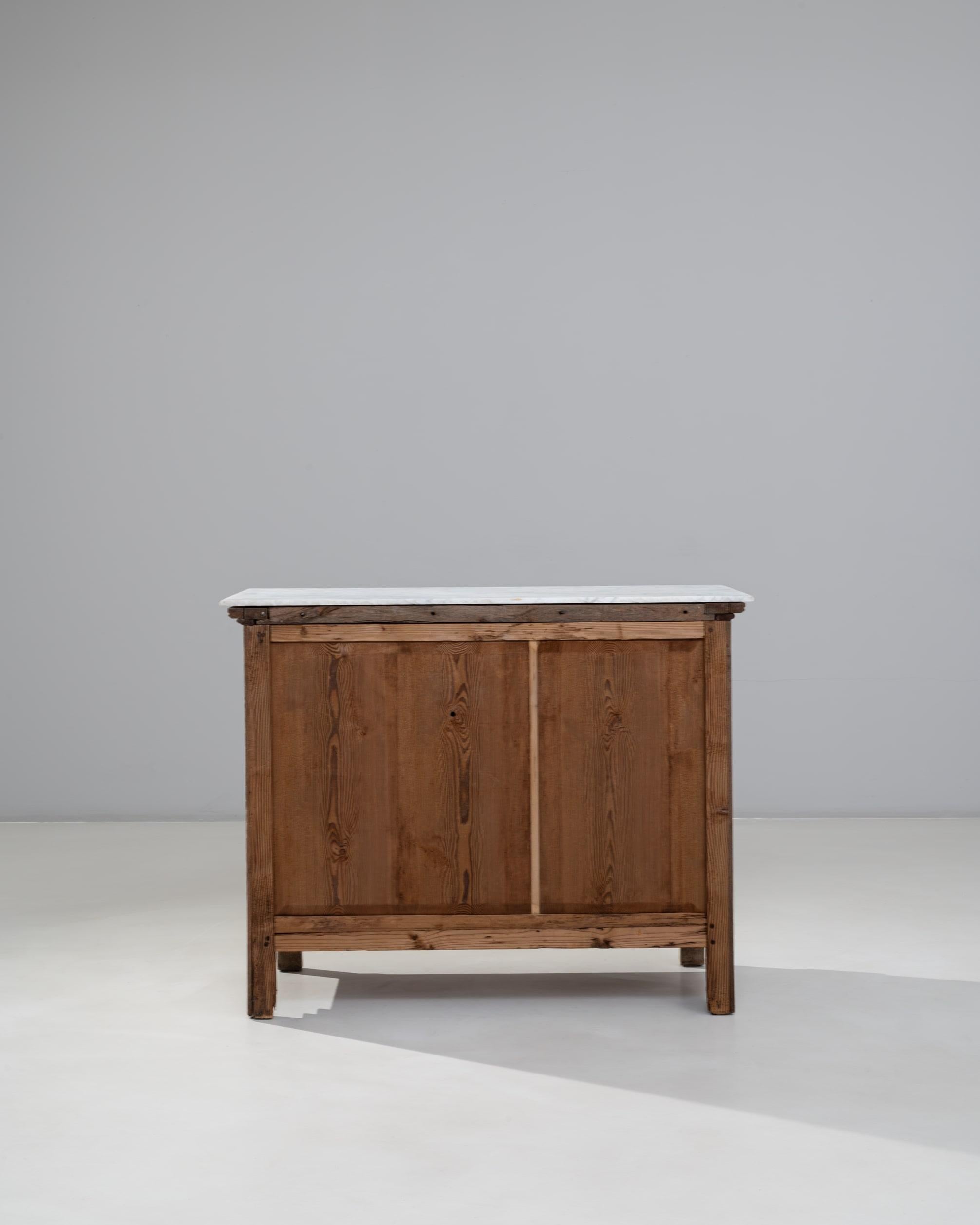 Cassettiera francese Luigi XVI del XIX secolo in Oak con piano in marmo In condizioni buone in vendita a High Point, NC