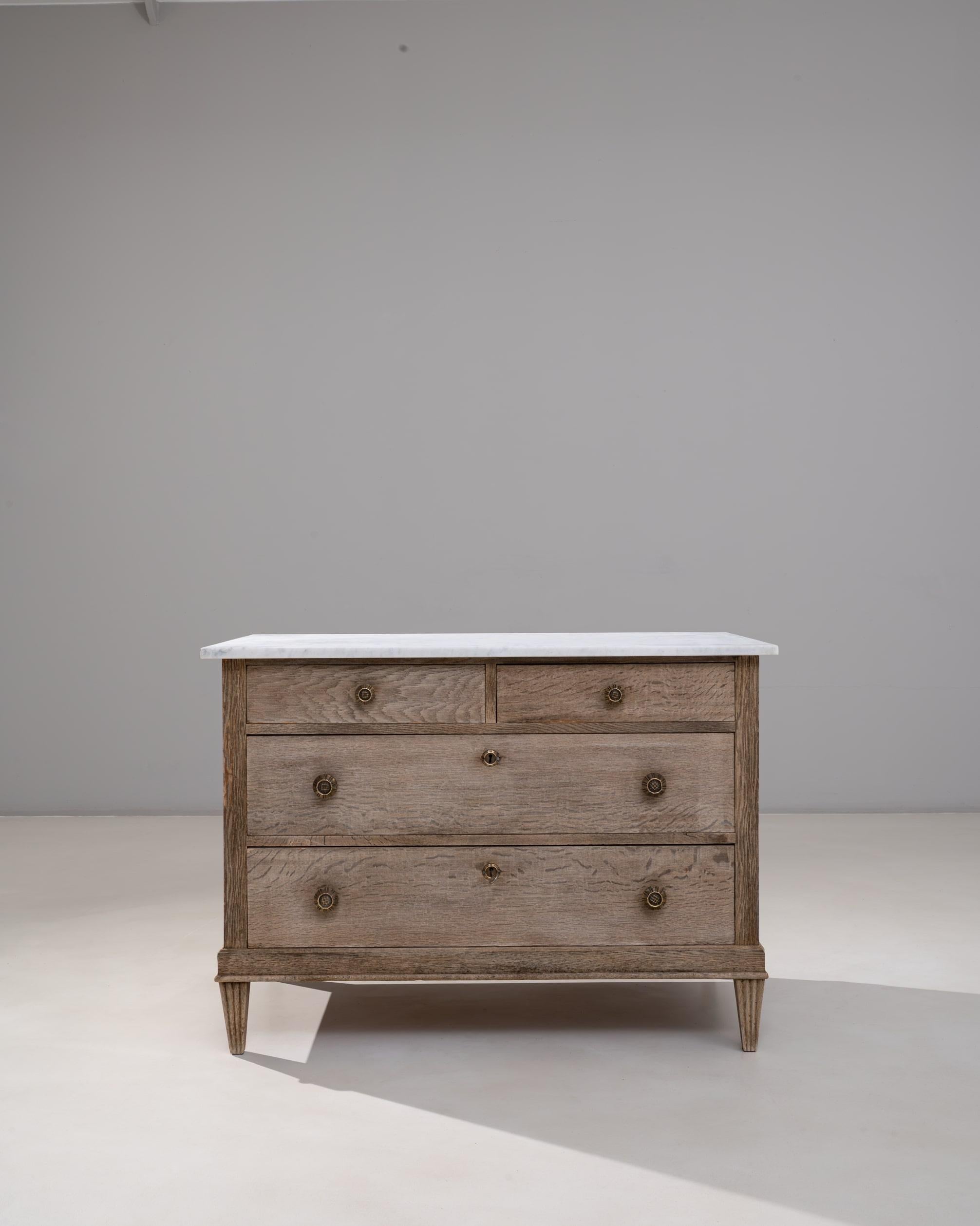 Cassettiera francese Luigi XVI del XIX secolo in Oak con piano in marmo in vendita 1