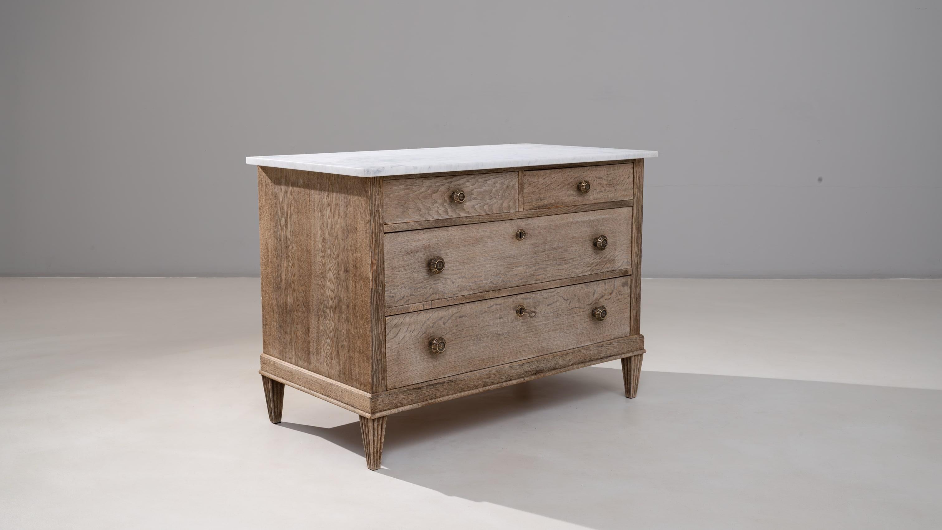 Cassettiera francese Luigi XVI del XIX secolo in Oak con piano in marmo in vendita 3