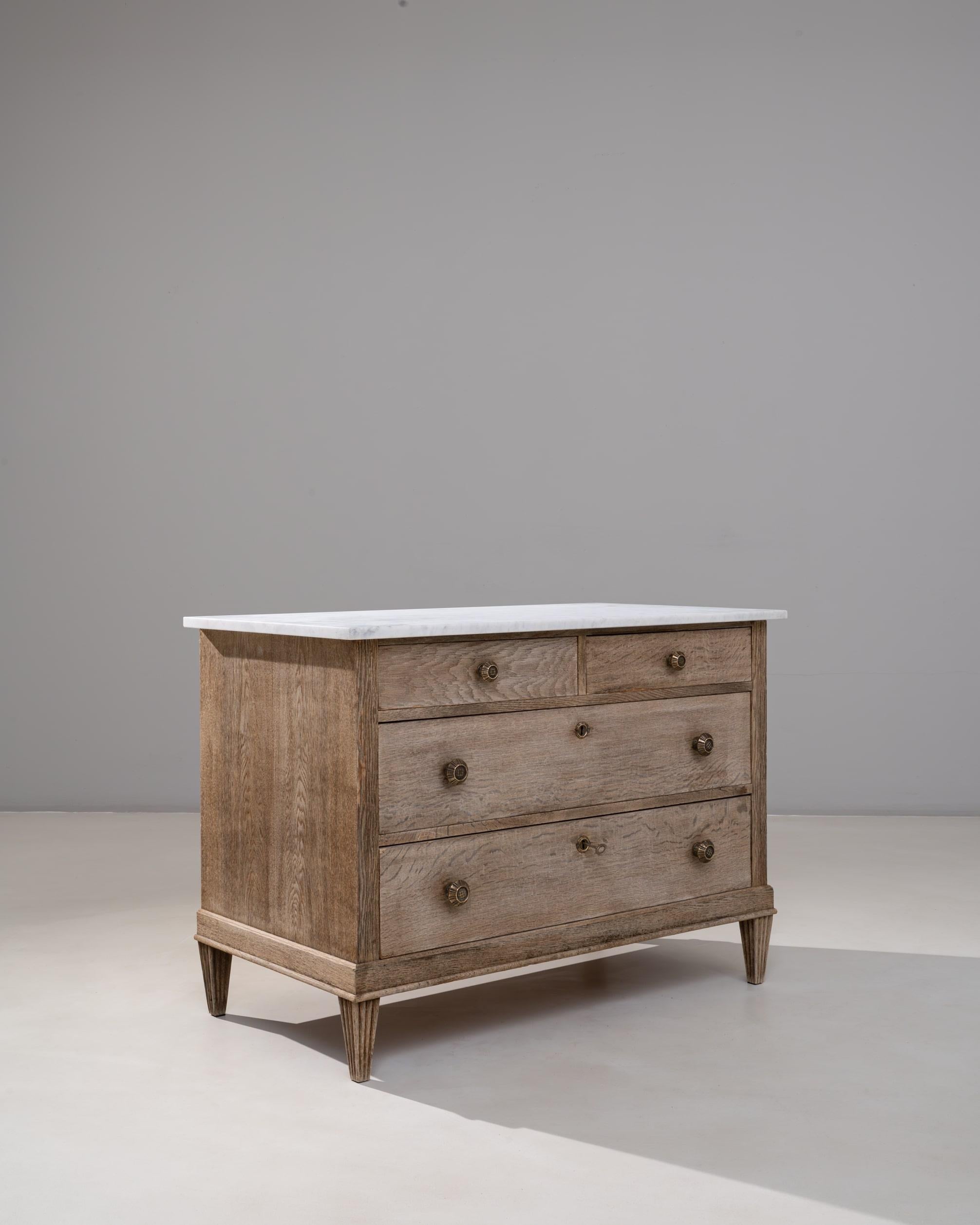 Cassettiera francese Luigi XVI del XIX secolo in Oak con piano in marmo in vendita 4