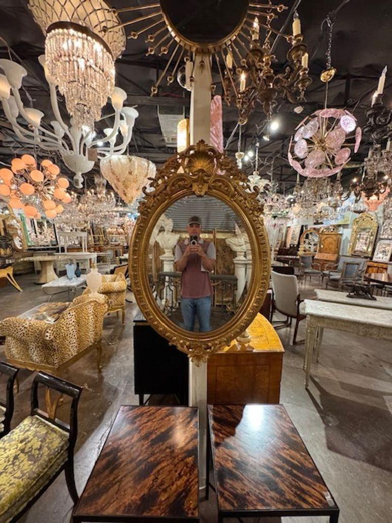 19th Century French Louis XVI Oval Carved and Giltwood Mirror For Sale 5