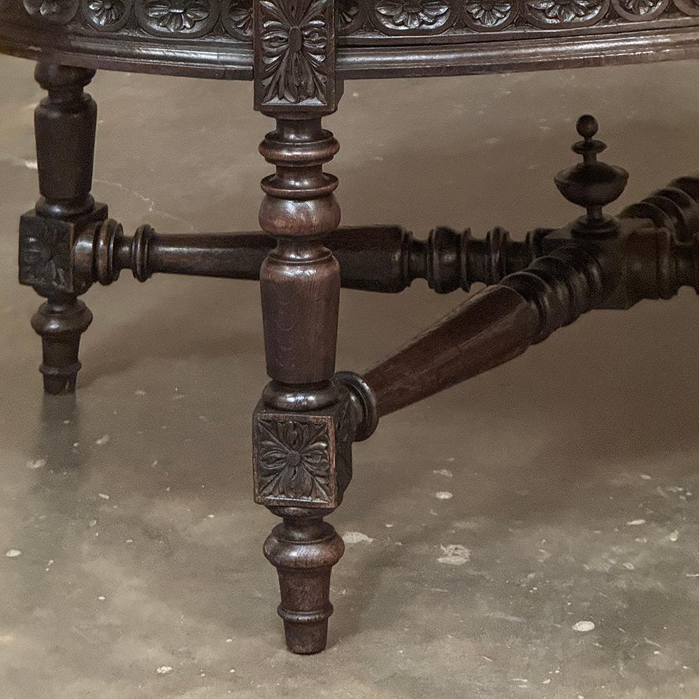 Noyer Table basse ovale Louis XVI du XIXe siècle en vente