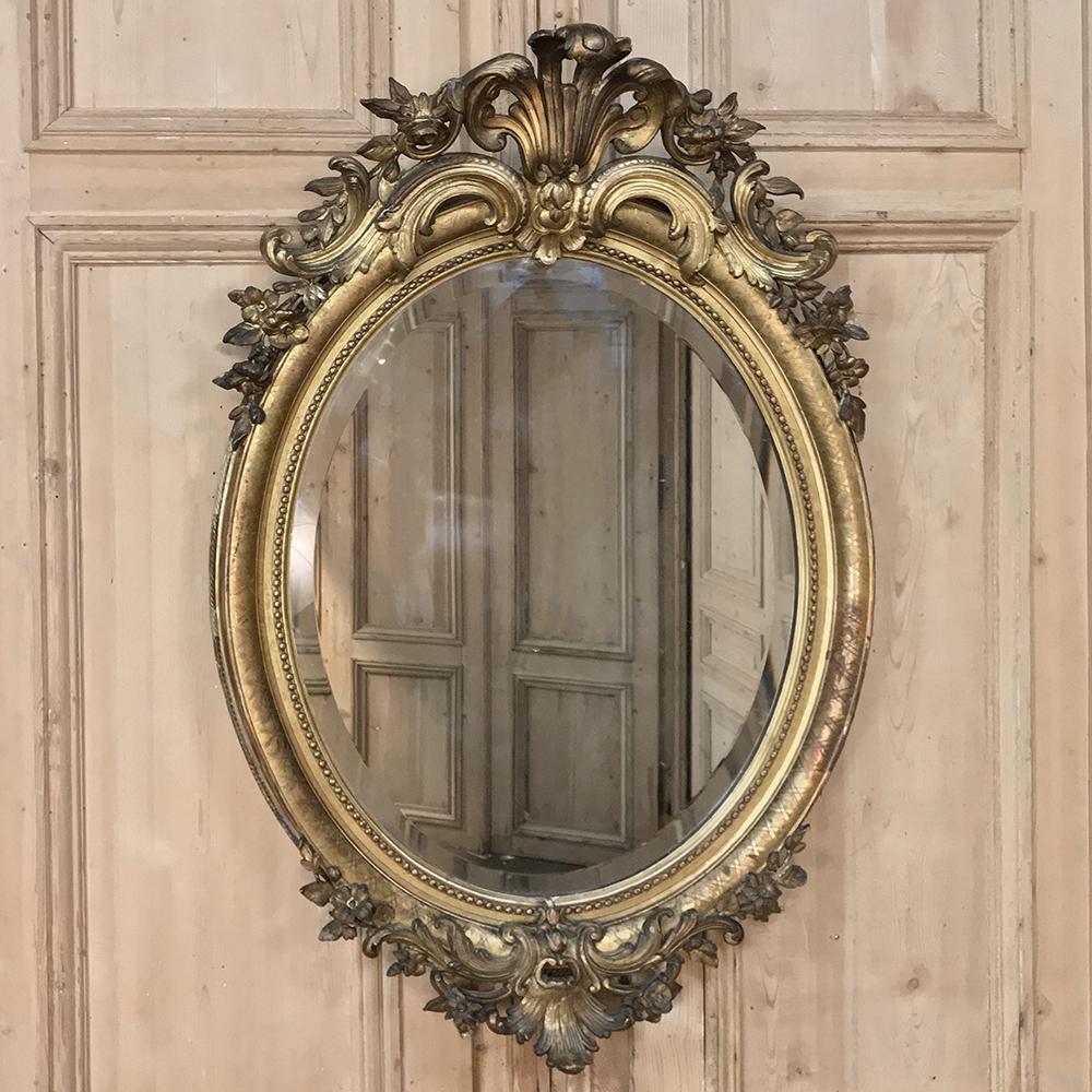 Biseauté Miroir ovale doré Louis XVI français du 19e siècle en vente