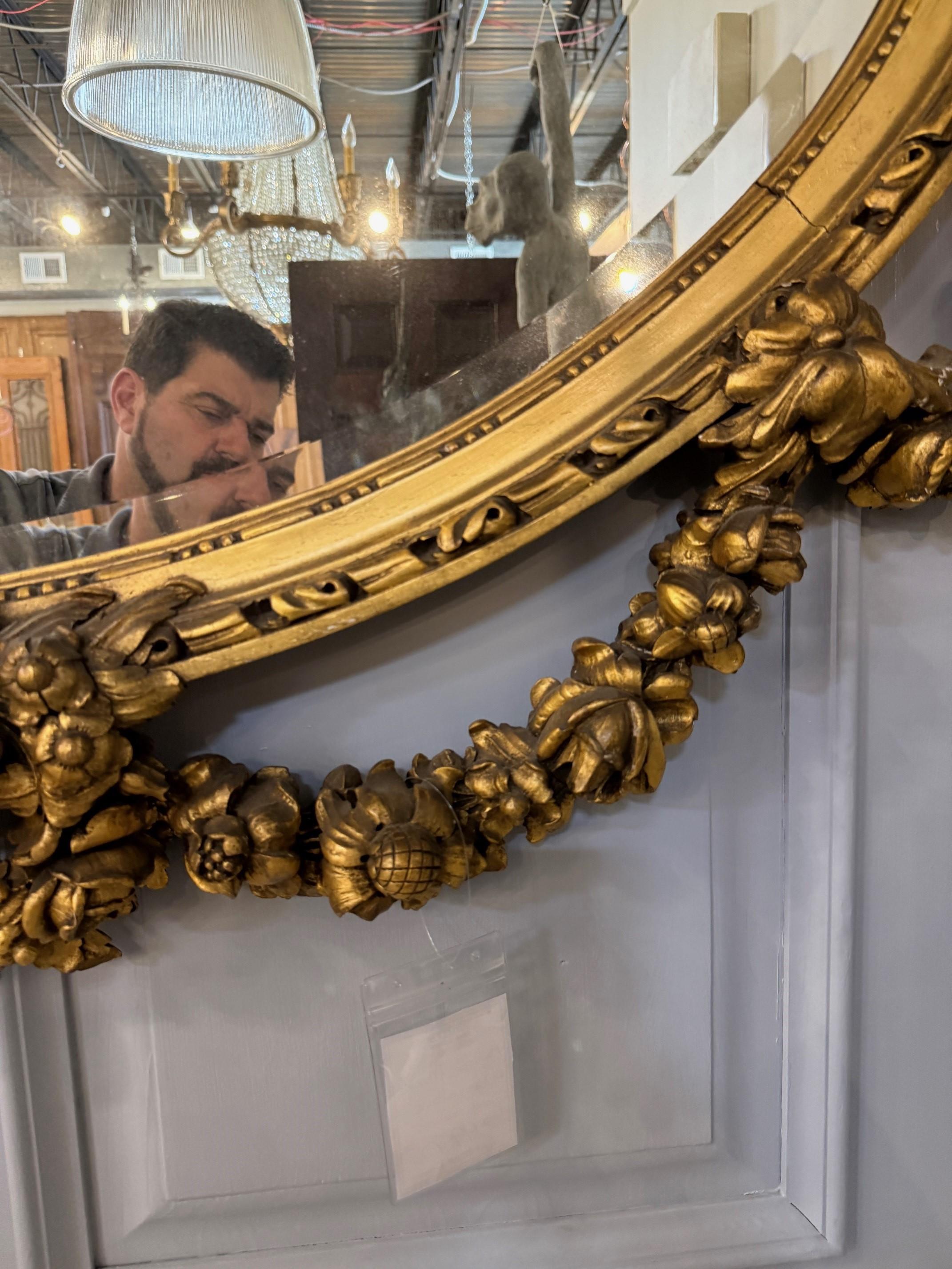 Miroir ovale français Louis XVI du XIXe siècle en bois doré en vente 7