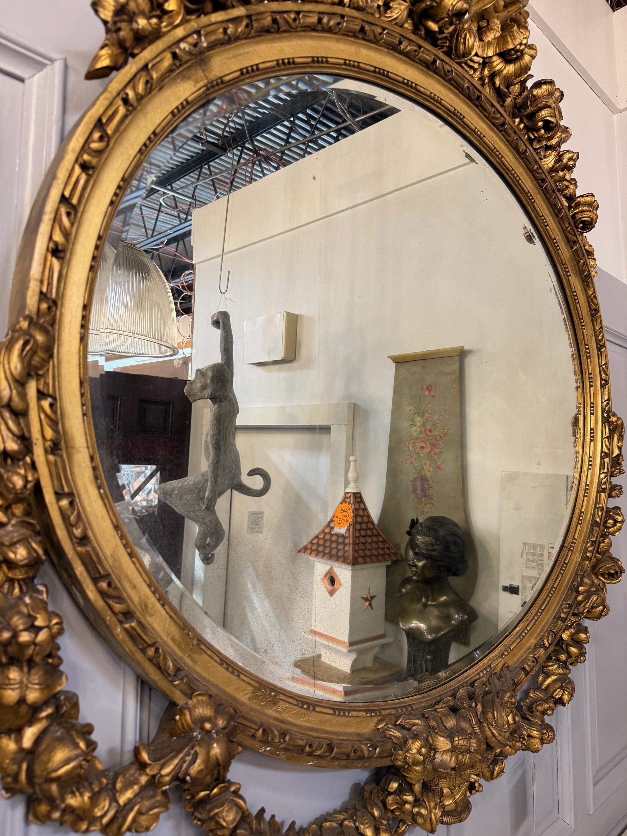 Miroir ovale français Louis XVI du XIXe siècle en bois doré en vente 12