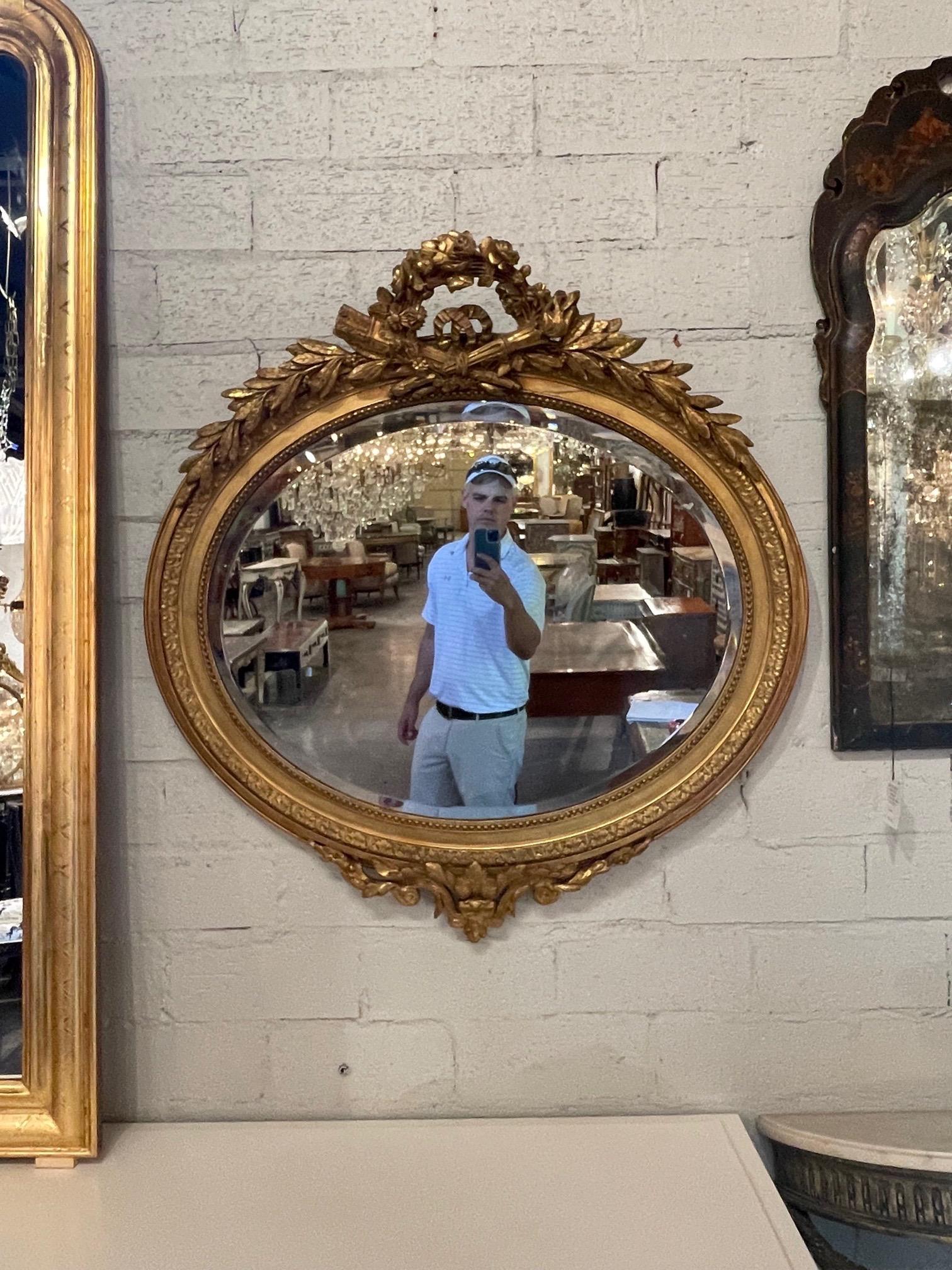 Miroir ovale français Louis XVI du XIXe siècle en bois doré en vente 2