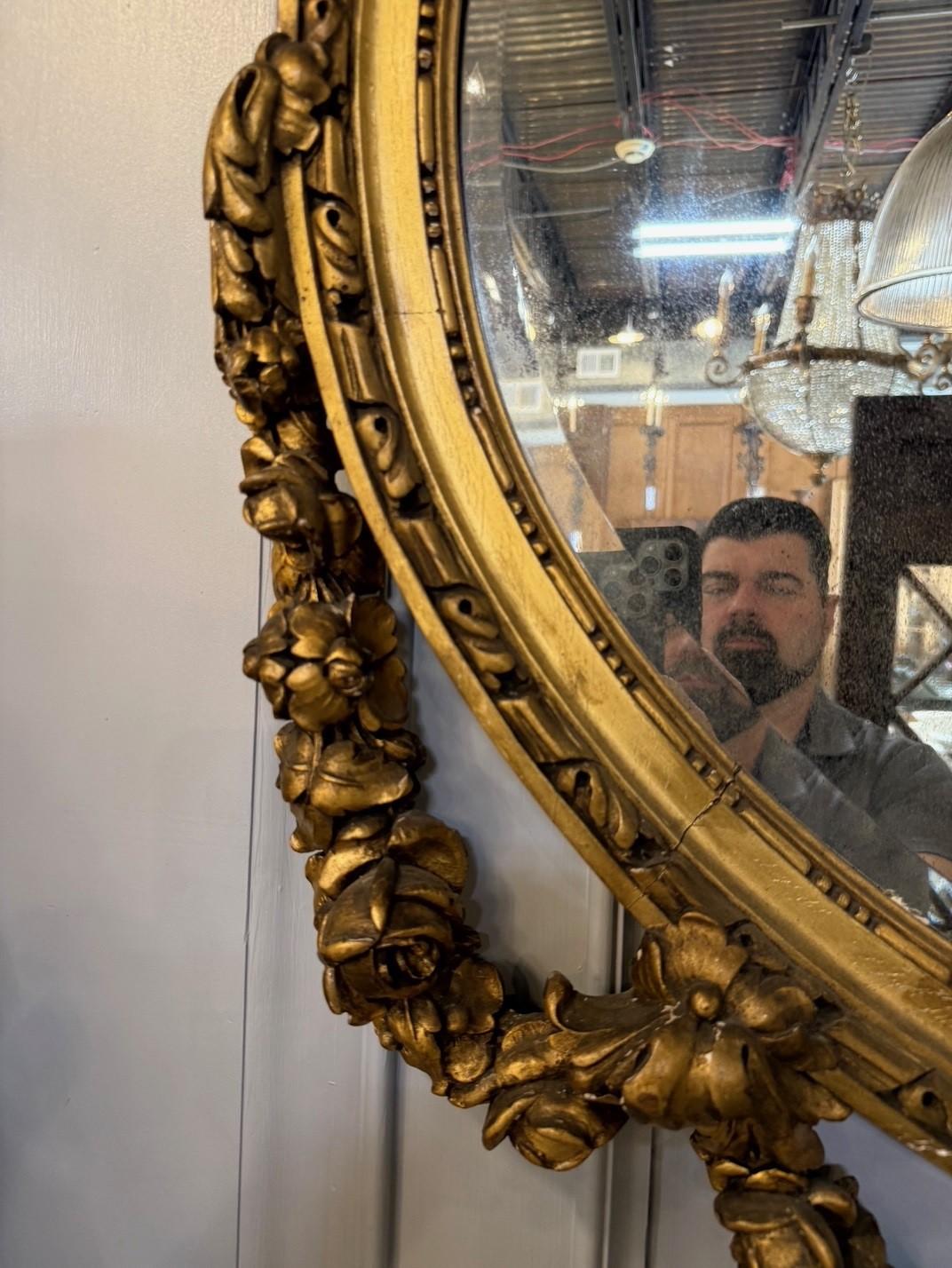 Miroir ovale français Louis XVI du XIXe siècle en bois doré en vente 1
