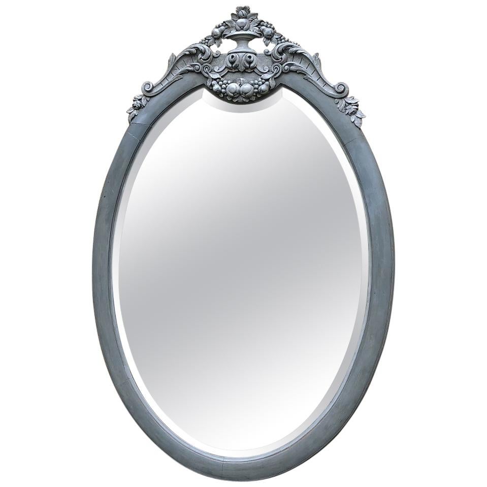 Miroir ovale peint de style Louis XVI français du 19ème siècle