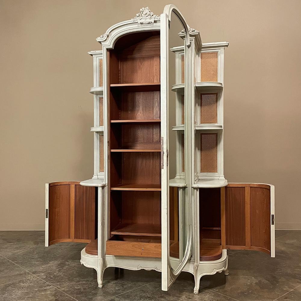 19. Jahrhundert Französisch Louis XVI gemalt Armoire ~ Wardrobe (Abgeschrägt) im Angebot