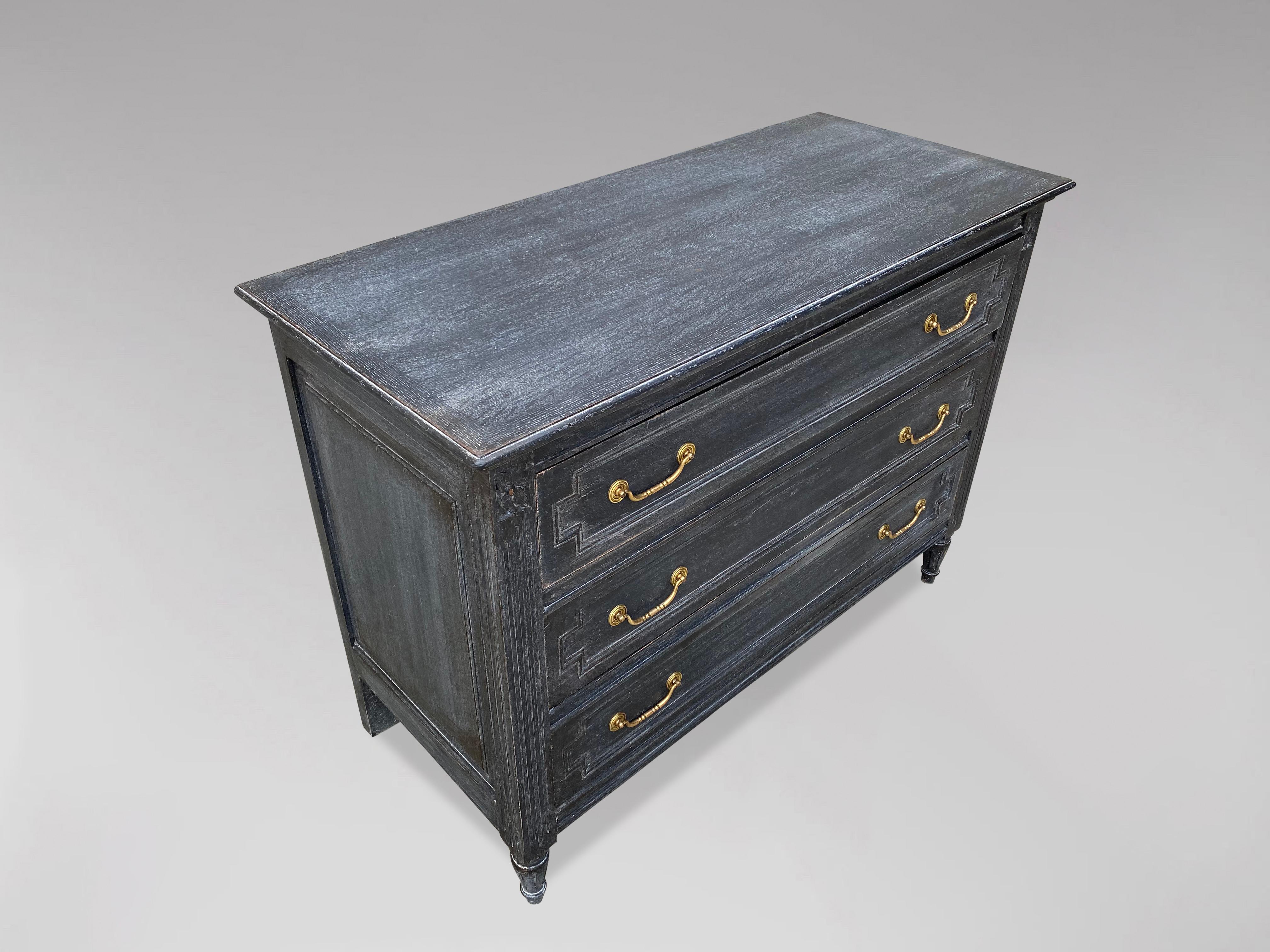 Oak 19th Century French Louis XVI Painted Commode For Sale