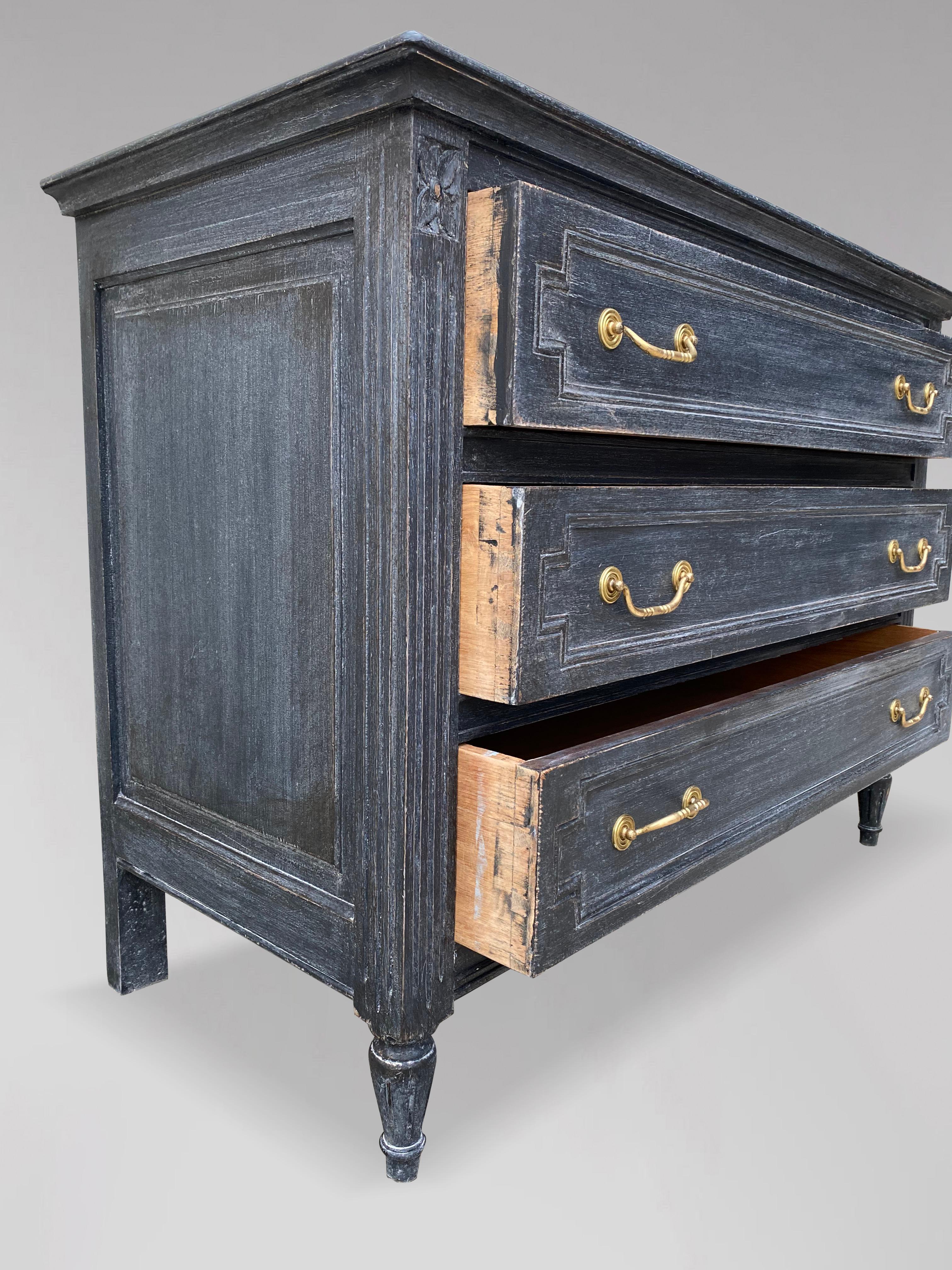 19th Century French Louis XVI Painted Commode For Sale 1
