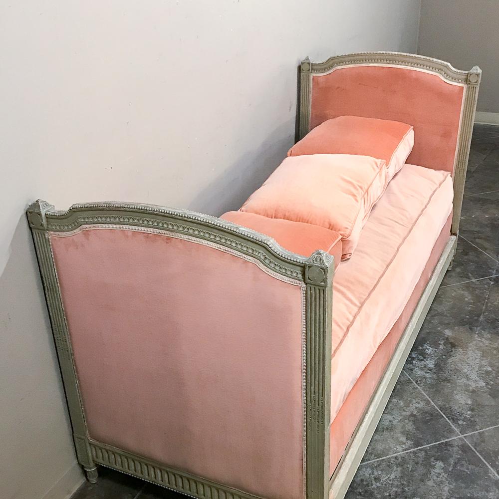 19th Century French Louis XVI Painted Daybed 5