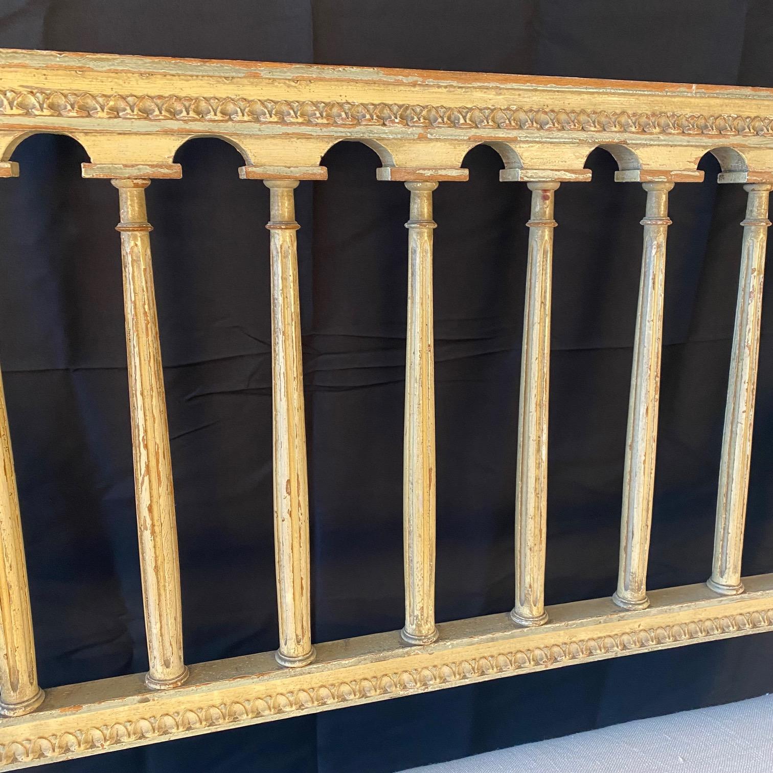 19th Century French Louis XVI Painted Loveseat en venta 3