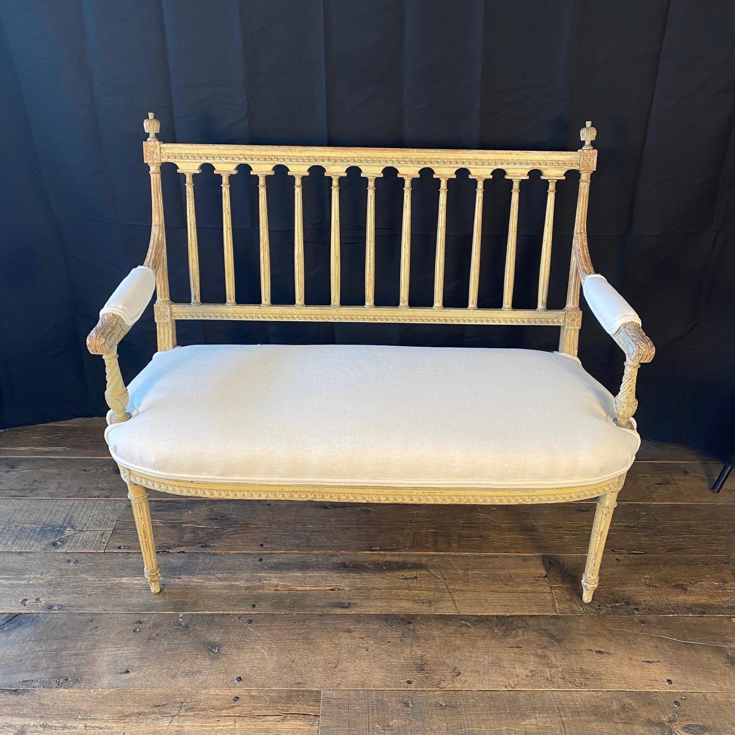 19th Century French Louis XVI Painted Loveseat en venta 4