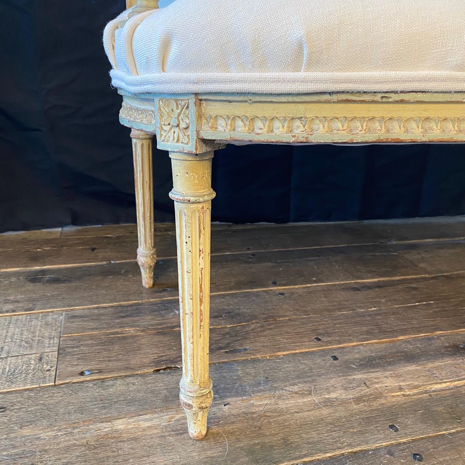19th Century French Louis XVI Painted Loveseat Tapicería en venta