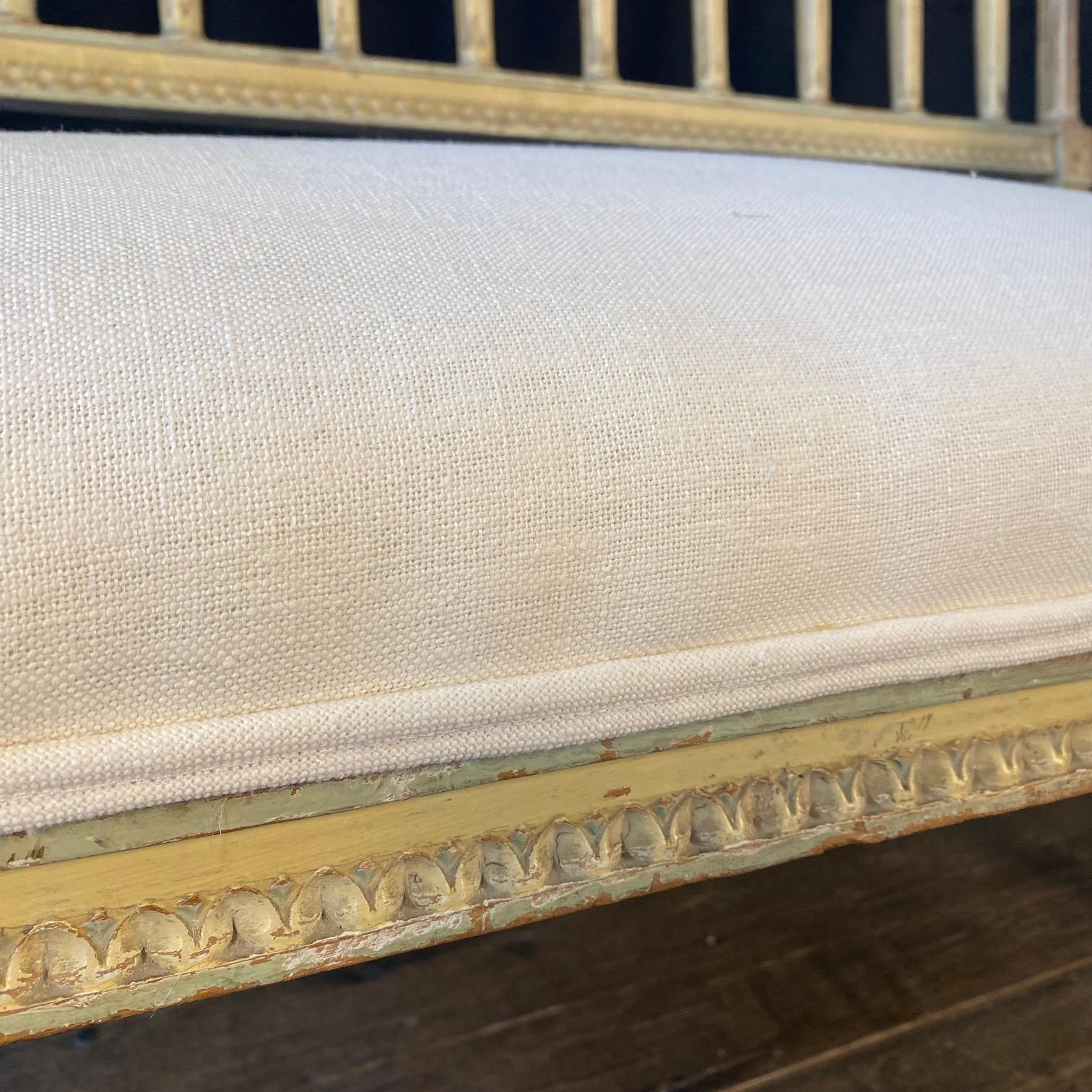 19th Century French Louis XVI Painted Loveseat en venta 1