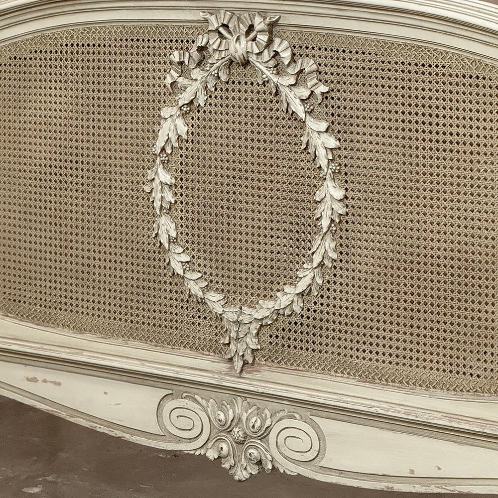 Lit QUEEN du 19ème siècle, peint en Louis XVI, avec Cane en vente 4