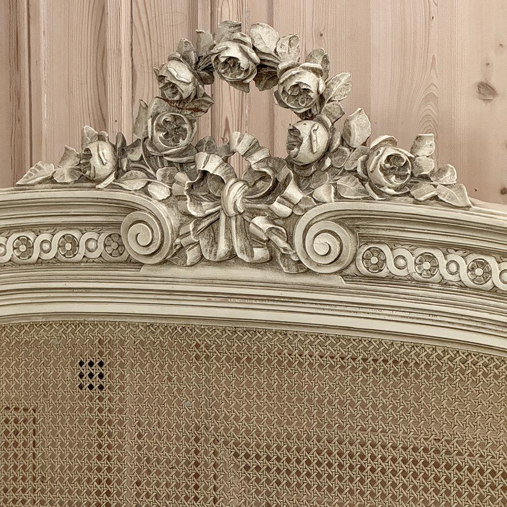 Lit QUEEN du 19ème siècle, peint en Louis XVI, avec Cane en vente 7