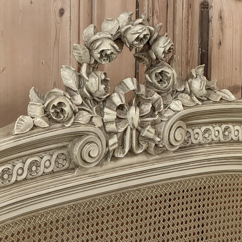 Lit QUEEN du 19ème siècle, peint en Louis XVI, avec Cane en vente 12