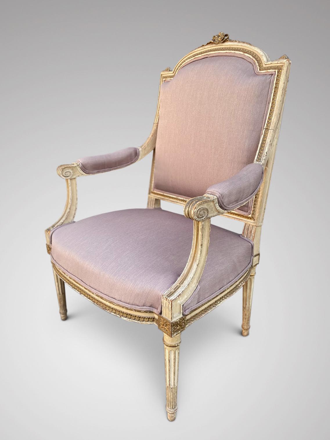 Paire de fauteuils Louis XVI français du 19ème siècle, tapissés et sculptés Bon état - En vente à Petworth,West Sussex, GB