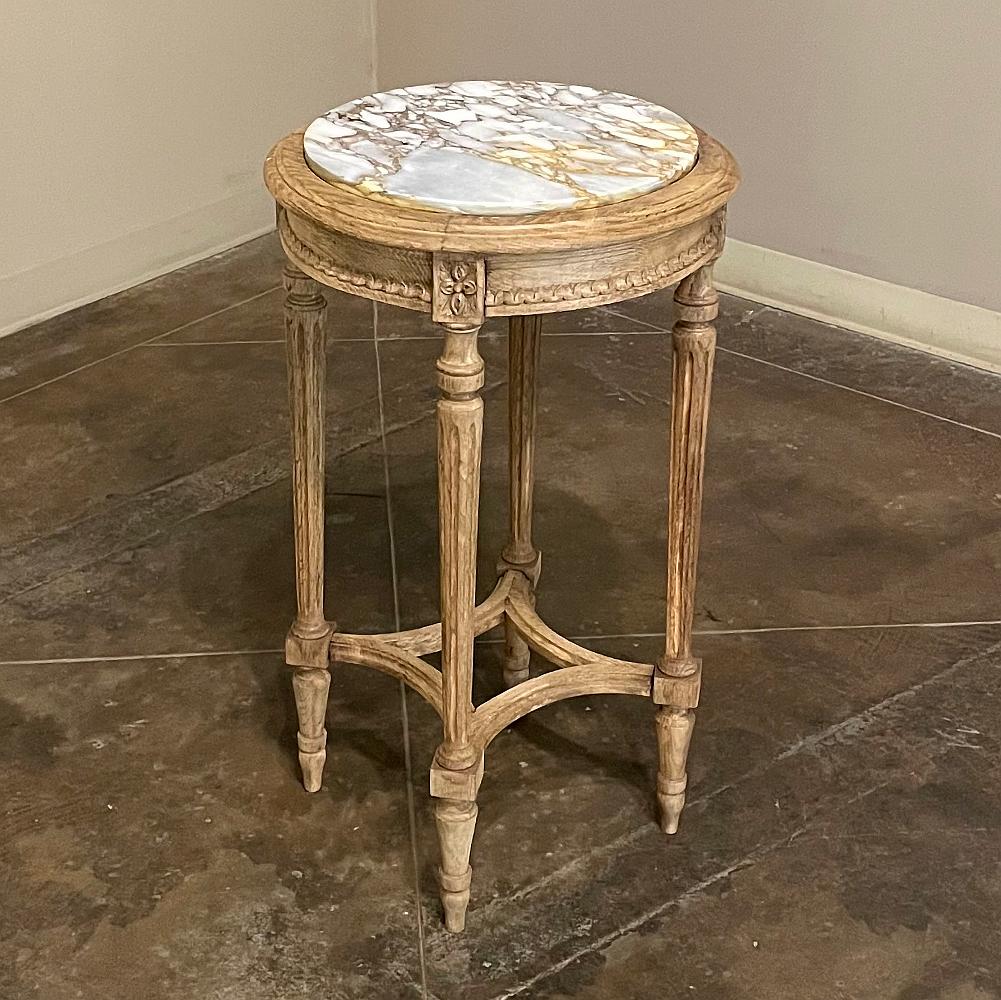 19th Century French Louis XVI Round Marble Top End Table in Stripped Oak For Sale 5