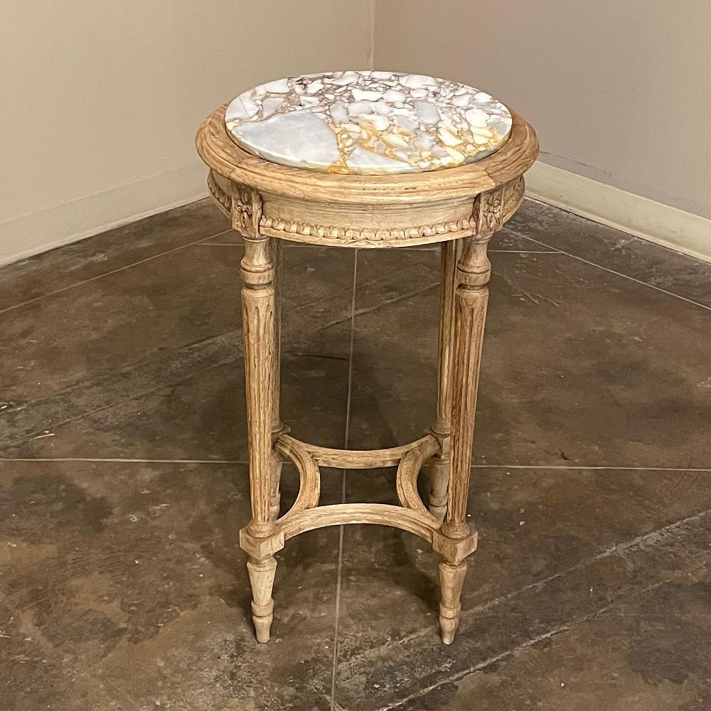 19th Century French Louis XVI Round Marble Top End Table in Stripped Oak For Sale 6