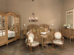 19th Century French Louis XVI Round Marble Top End Table in Stripped Oak