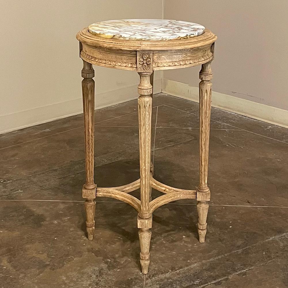 19th Century French Louis XVI Round Marble Top End Table in Stripped Oak In Good Condition For Sale In Dallas, TX