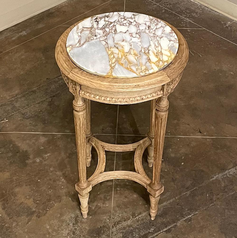 19th Century French Louis XVI Round Marble Top End Table in Stripped Oak For Sale 1