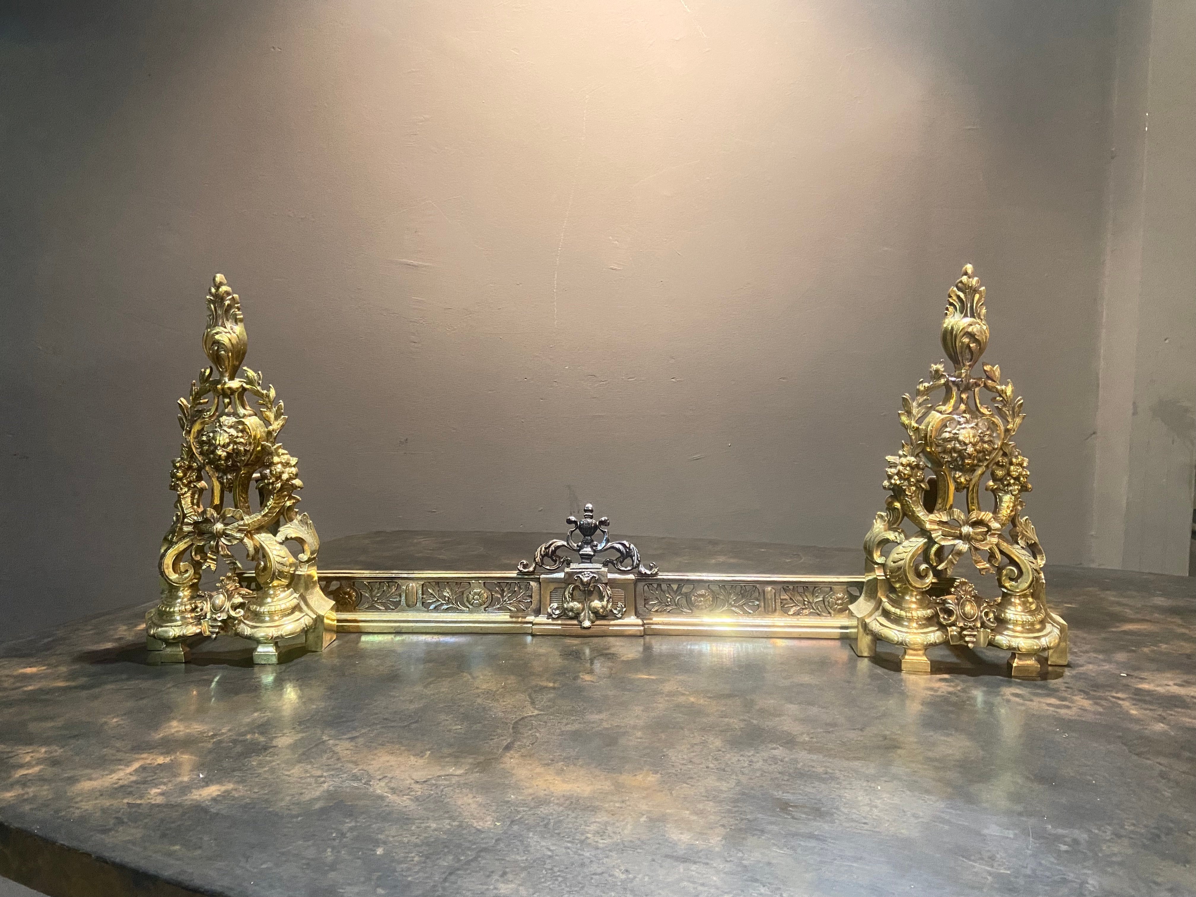 French mid-19th century Louis XVI style adjustable bronze fire fender with rich decoration.
France, circa 1870.