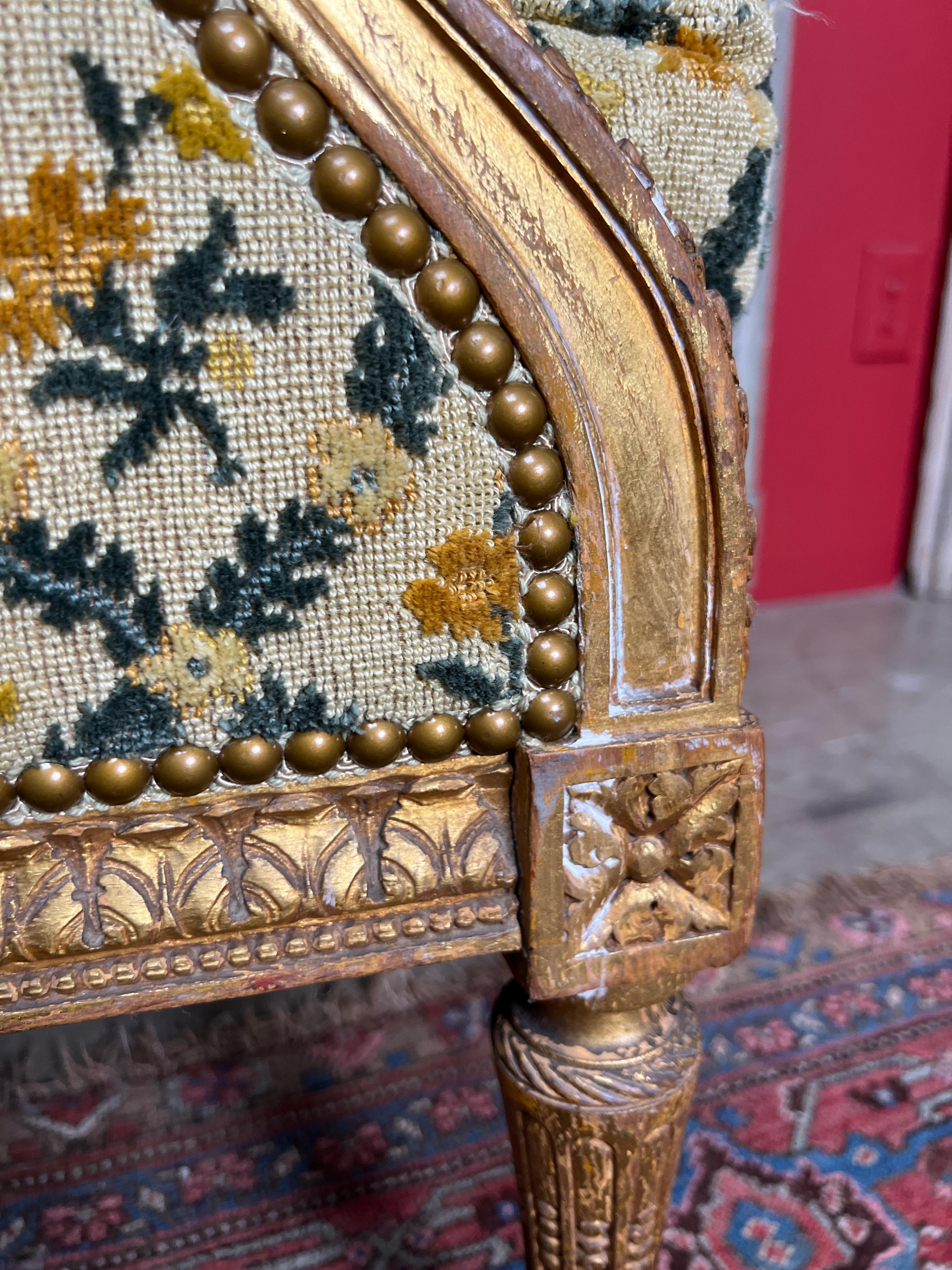 Bergere francese del XIX secolo in stile Luigi XVI con finitura dorata. in vendita 7