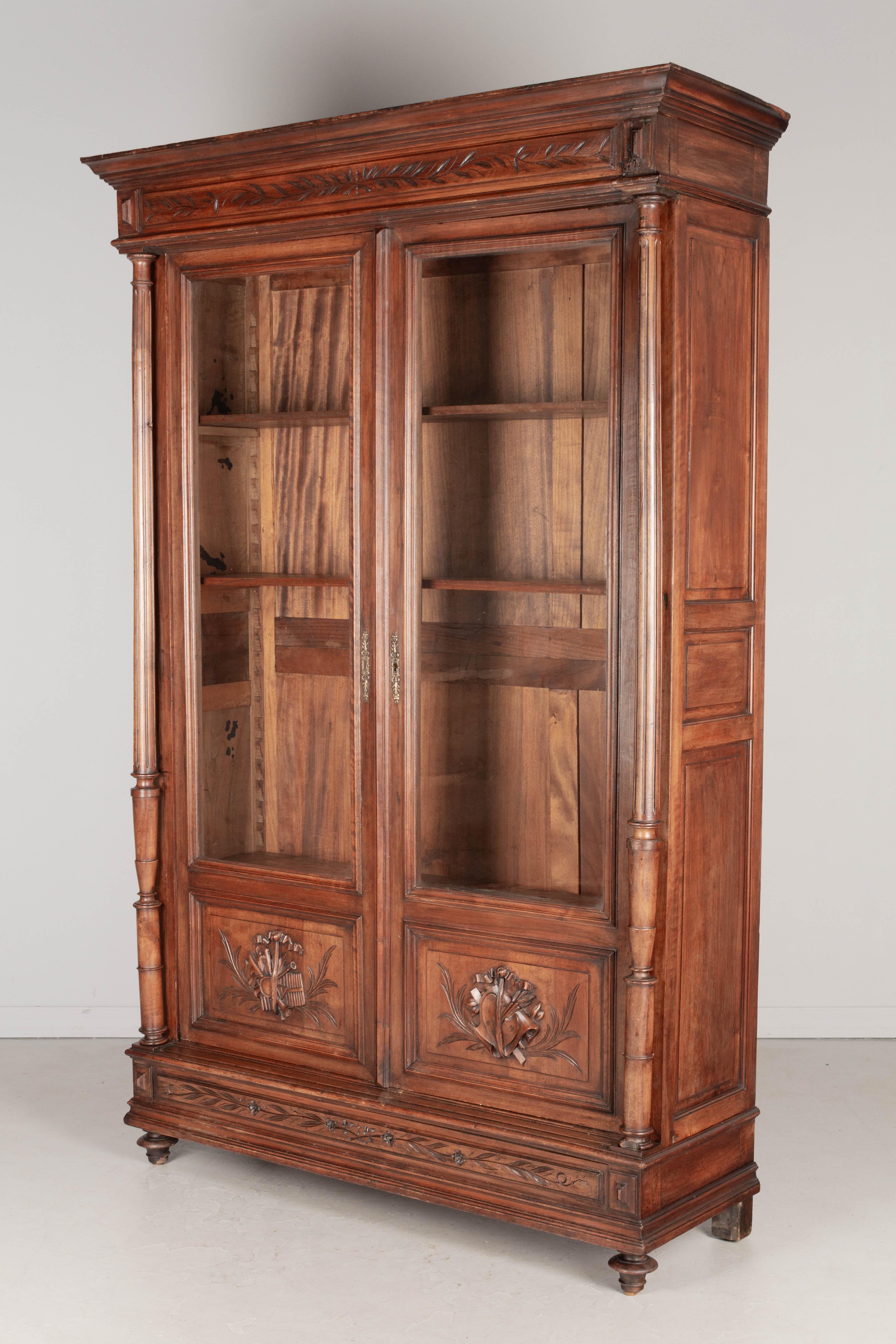 Français Bibliothèque ou bibliothèque française du 19ème siècle de style Louis XVI en vente