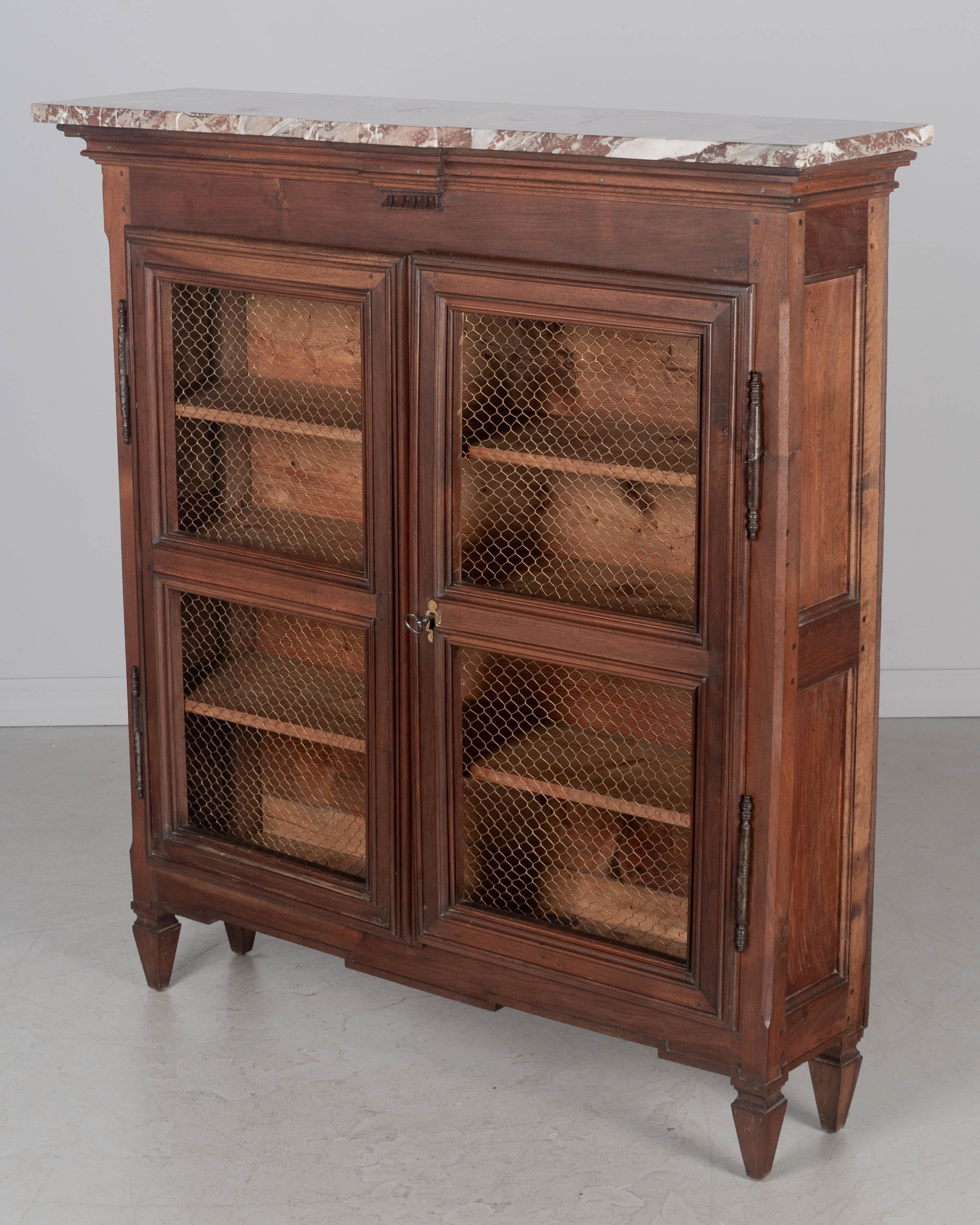 Fait main Bibliothèque ou bibliothèque française du 19ème siècle de style Louis XVI en vente