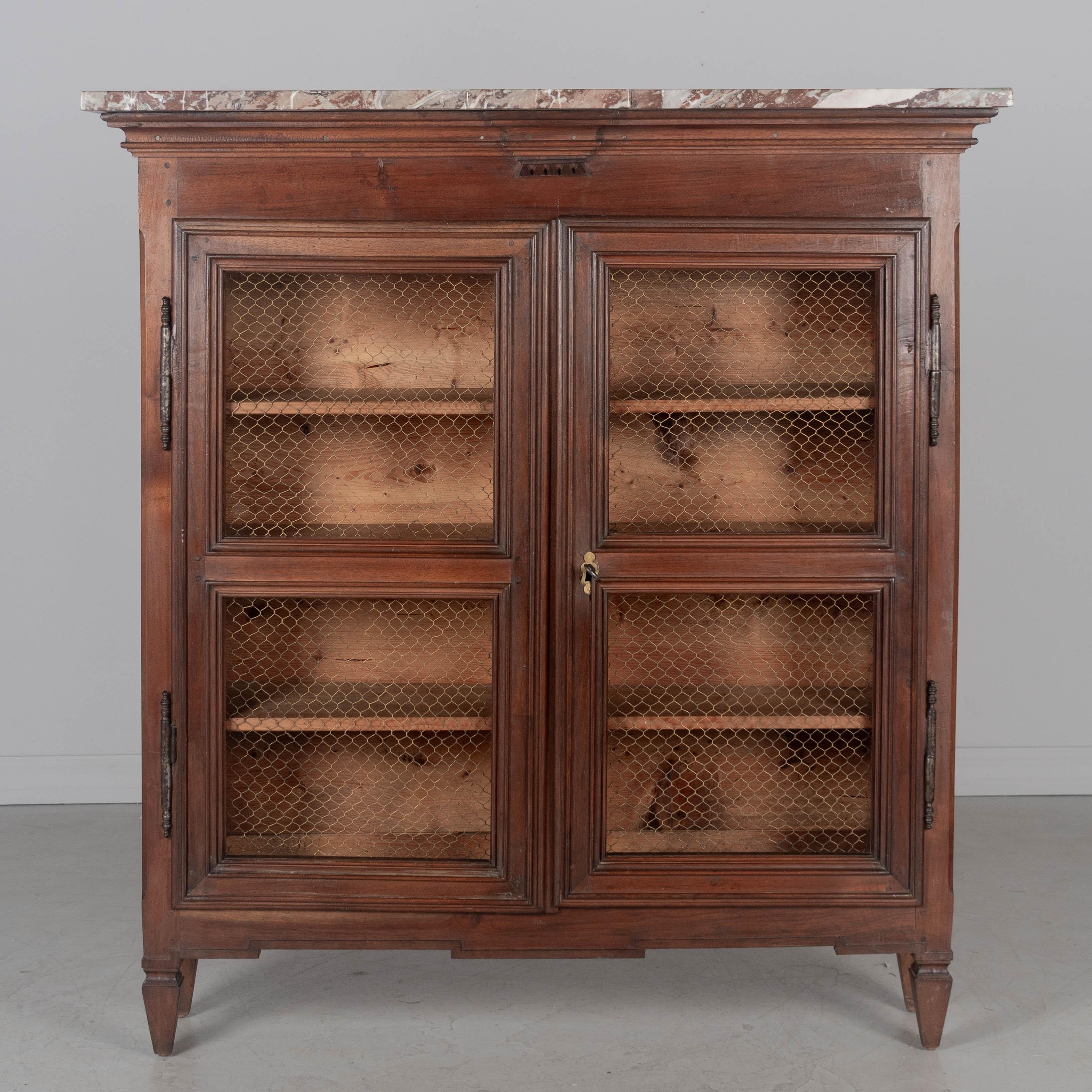 Bibliothèque ou bibliothèque française du 19ème siècle de style Louis XVI Bon état - En vente à Winter Park, FL