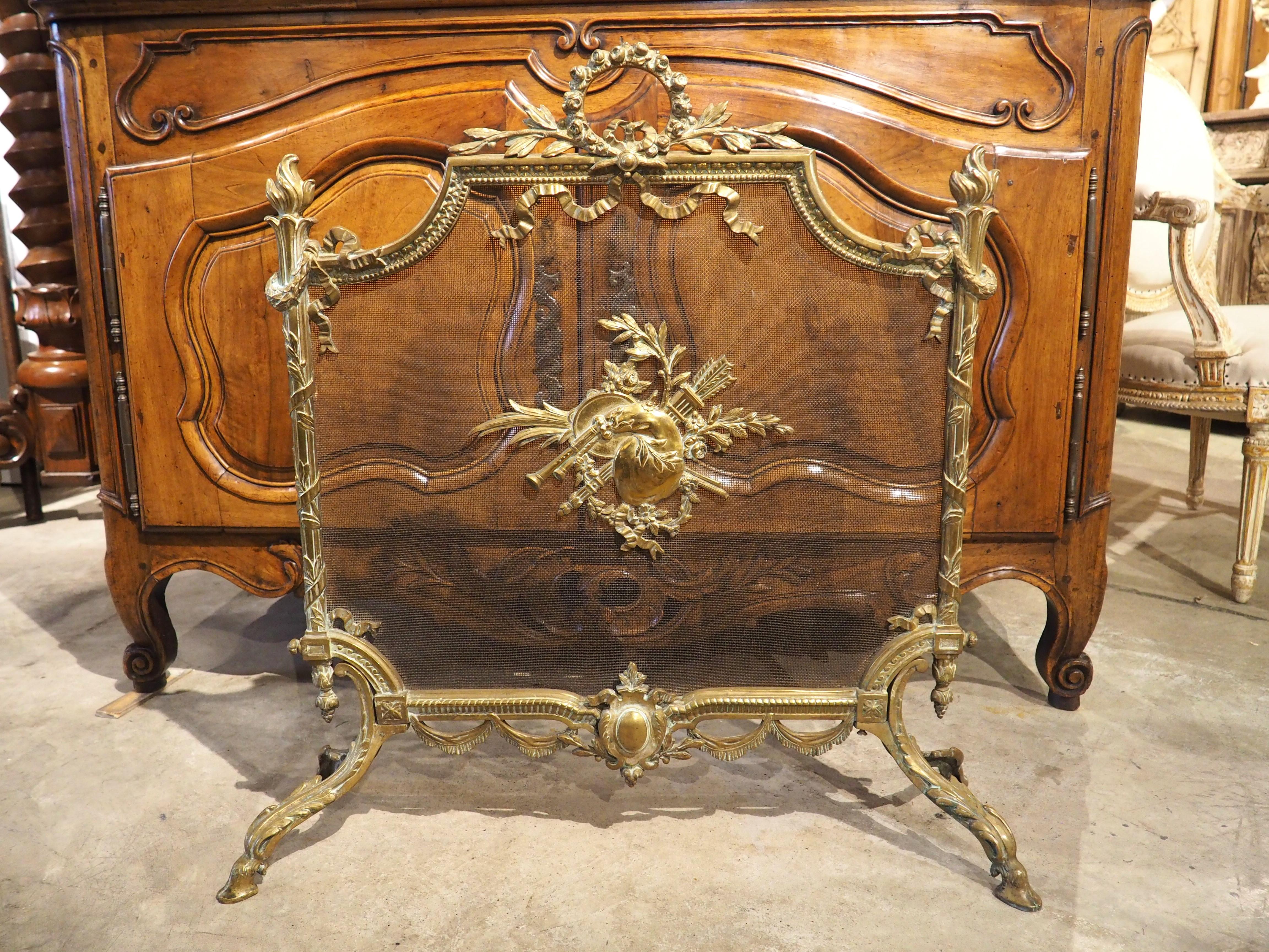 Parafuoco francese del XIX secolo in stile Luigi XVI in bronzo con trofeo musicale in vendita 7