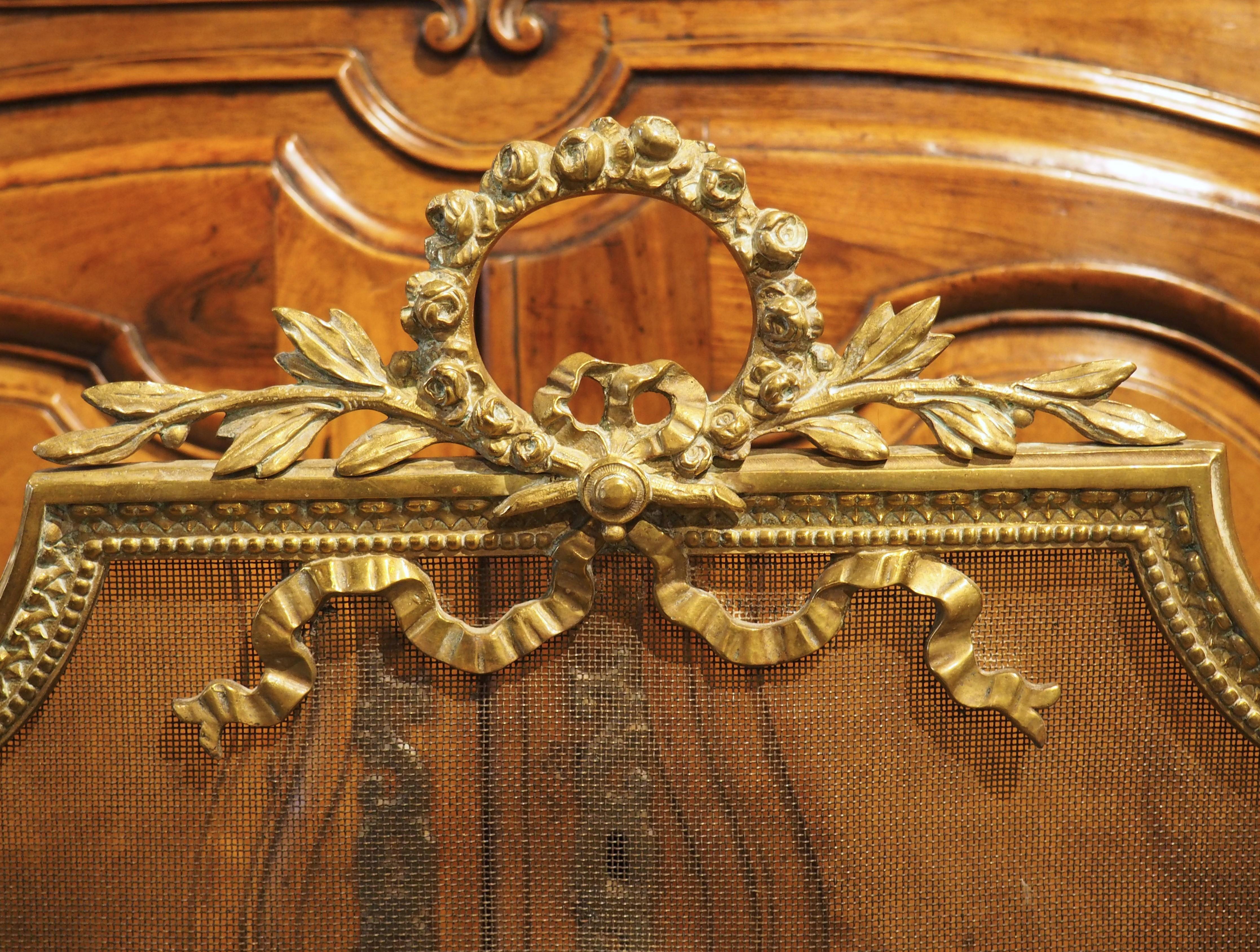 Parafuoco francese del XIX secolo in stile Luigi XVI in bronzo con trofeo musicale in vendita 2
