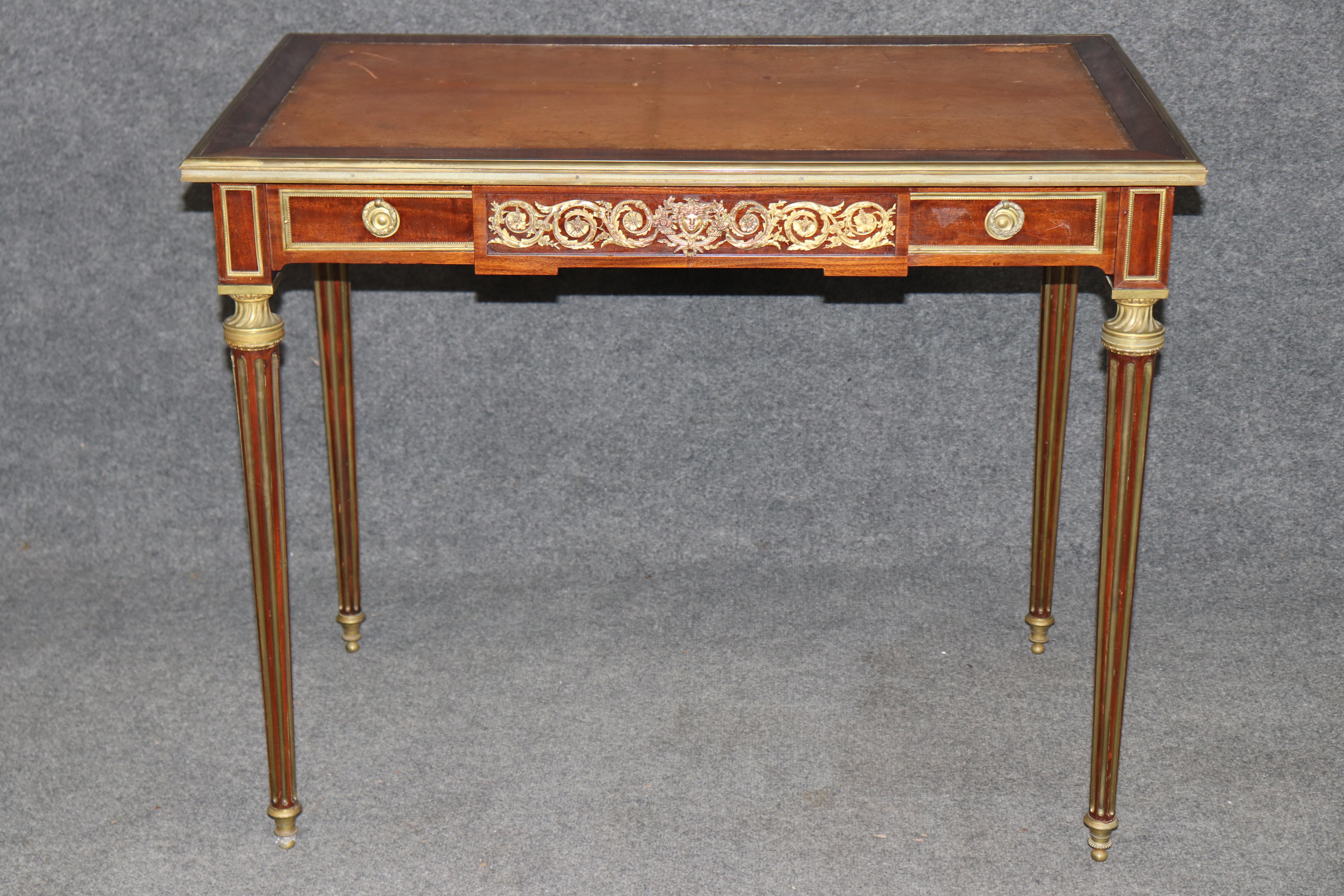 Abmessungen - H: 28 1/2 in B: 35 3/4 in T: 22 in 

Dieser außergewöhnliche Spieltisch im französischen Louis-XVI-Stil aus dem 19. Jahrhundert ist der Höhepunkt der berühmten Handwerkskunst von Paul Sormani aus seinem renommierten Atelier in der Rue