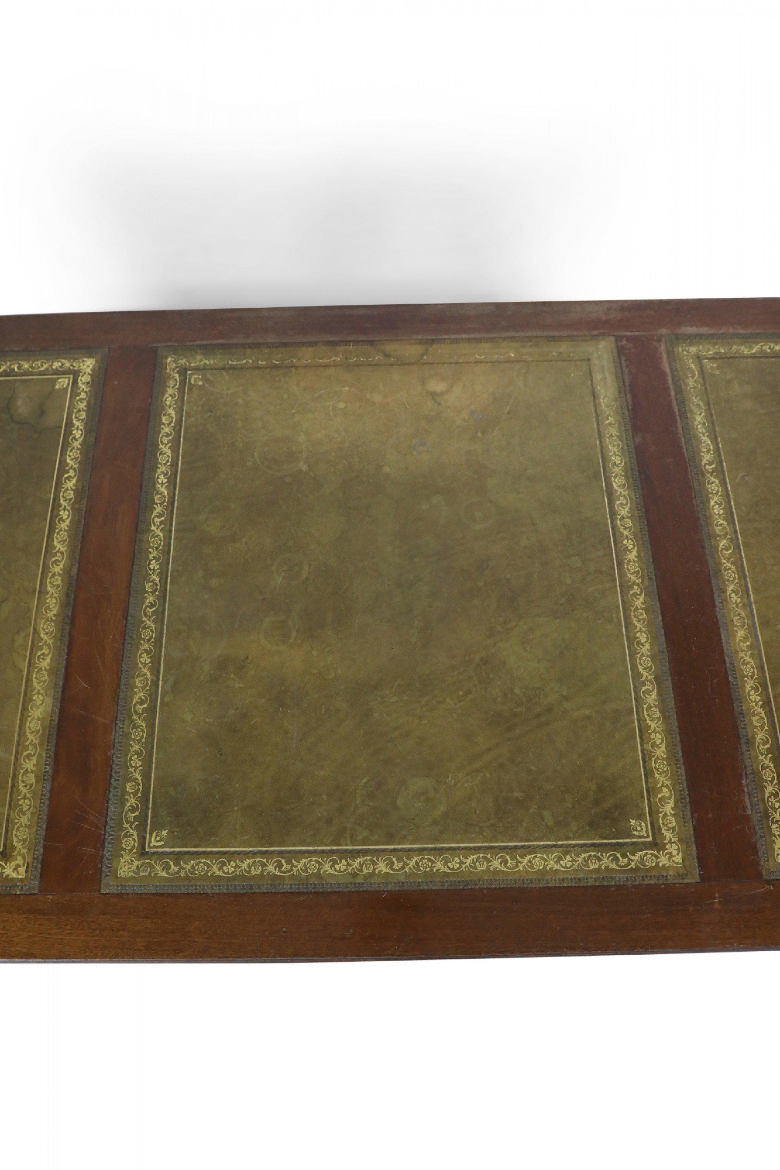 Scrivania francese del XIX secolo in stile Luigi XVI in mogano con finiture in bronzo in vendita 11