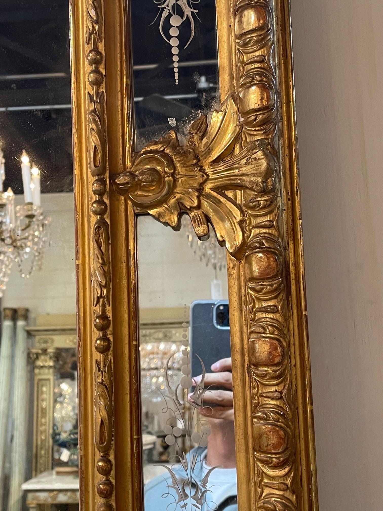 19th Century French Louis XVI Style Carved and Giltwood Etched Mirror For Sale 5
