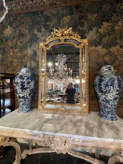 Miroir français de style Louis XVI du 19ème siècle en bois sculpté et doré