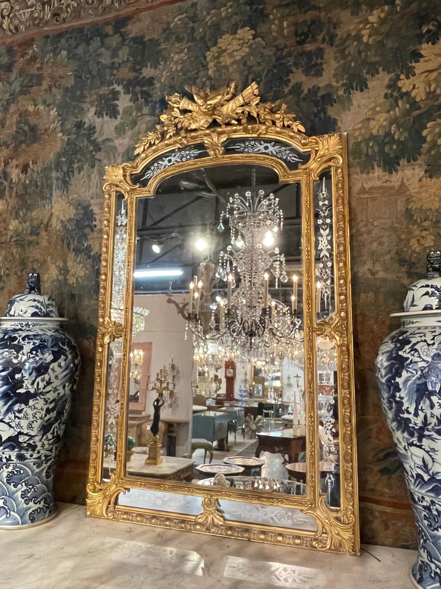 Specchio francese del XIX secolo in stile Luigi XVI intagliato e in legno dorato in vendita 2