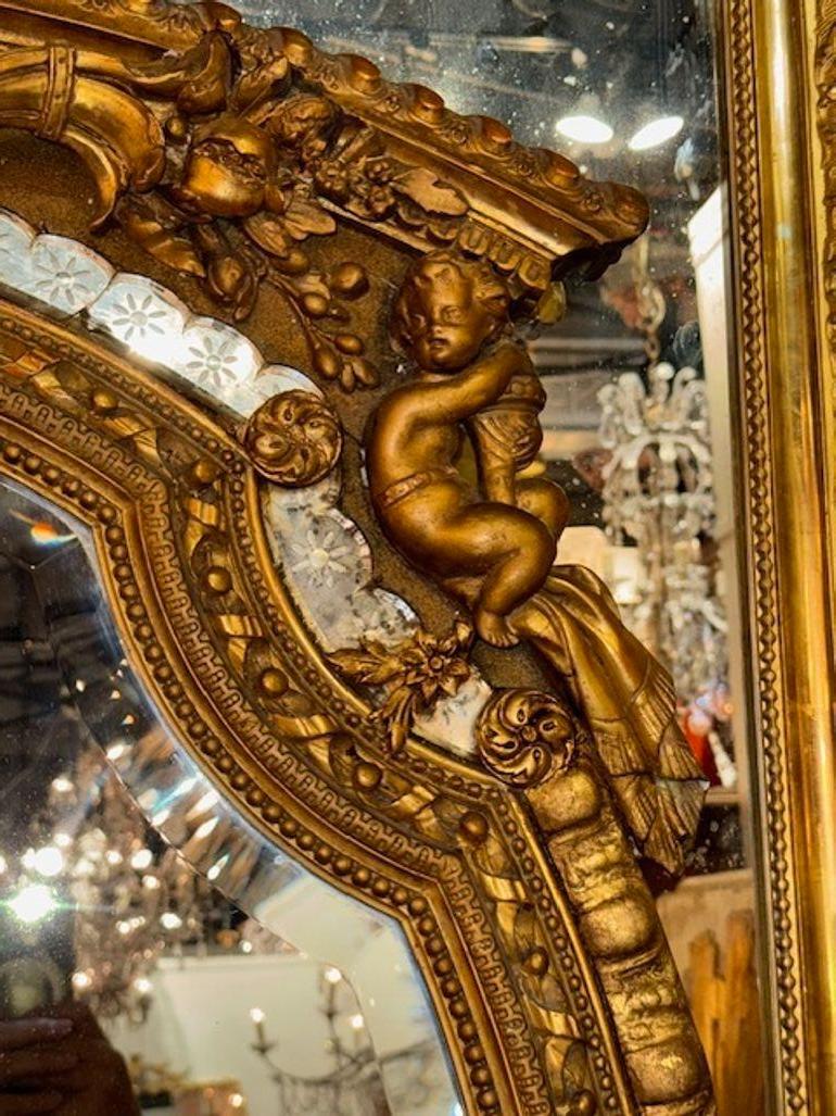 Legno dorato Specchio ovale francese del XIX secolo in stile Luigi XVI, intagliato e in legno dorato in vendita