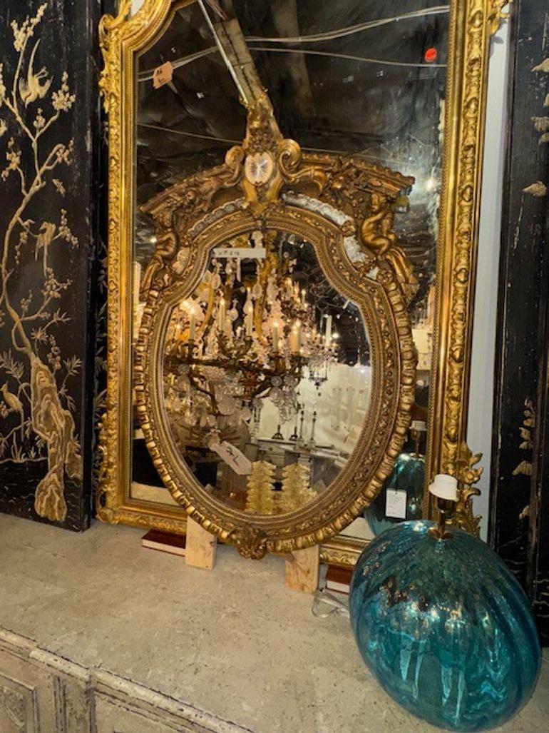 Specchio ovale francese del XIX secolo in stile Luigi XVI, intagliato e in legno dorato in vendita 1