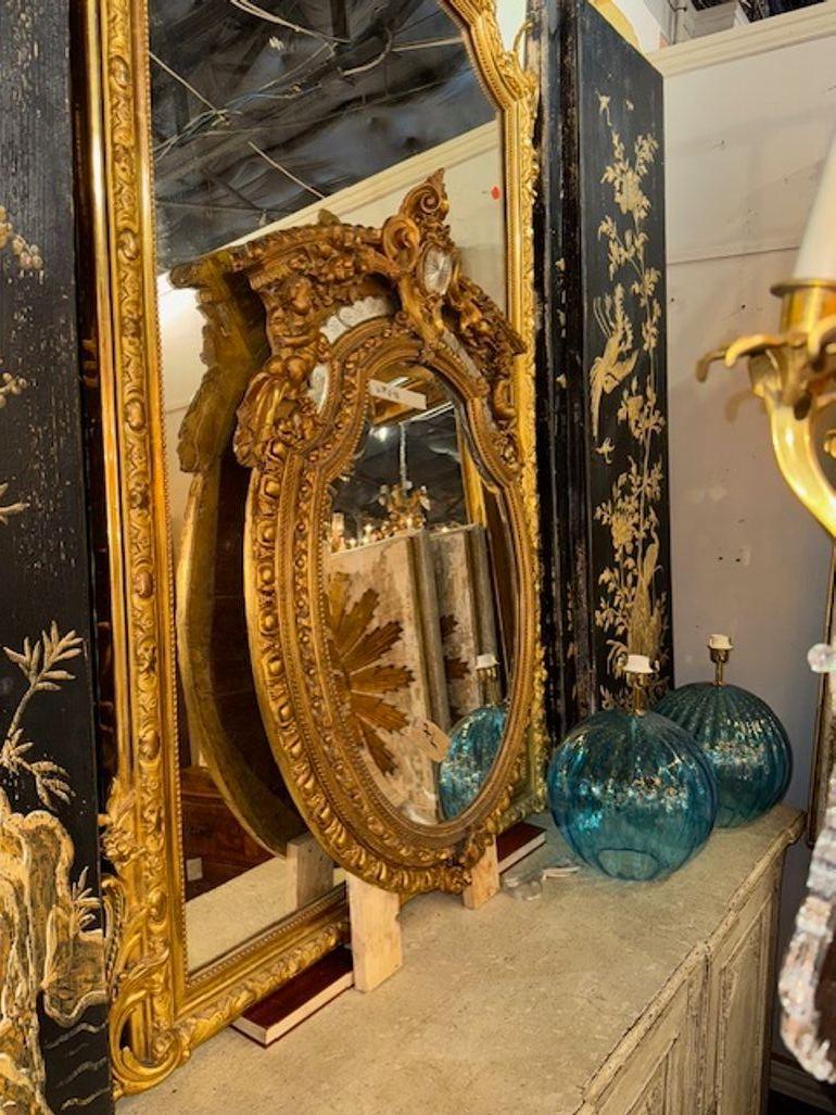 Specchio ovale francese del XIX secolo in stile Luigi XVI, intagliato e in legno dorato in vendita 2