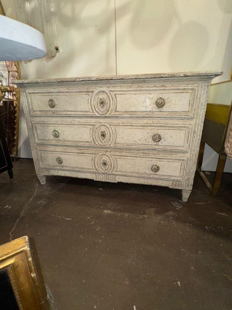 Commode francese del XIX secolo in stile Luigi XVI intagliato e dipinto in vendita 1