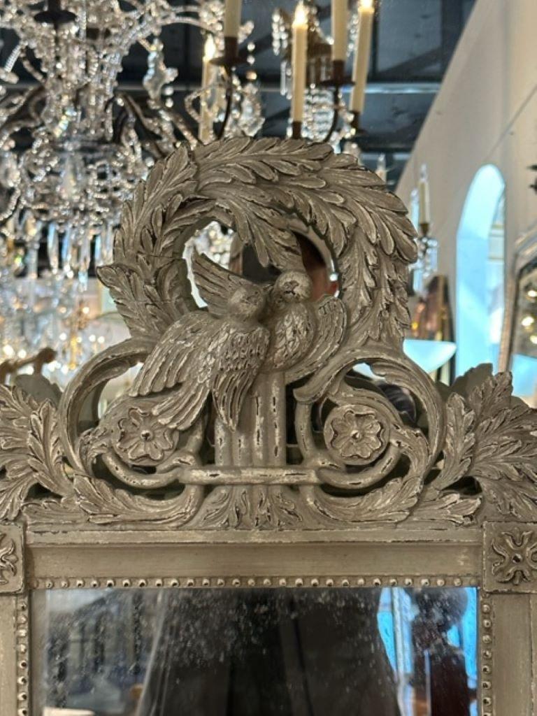 19. Jahrhundert Französisch Louis XVI-Stil geschnitzt und bemalt Petite Mirror im Angebot 1