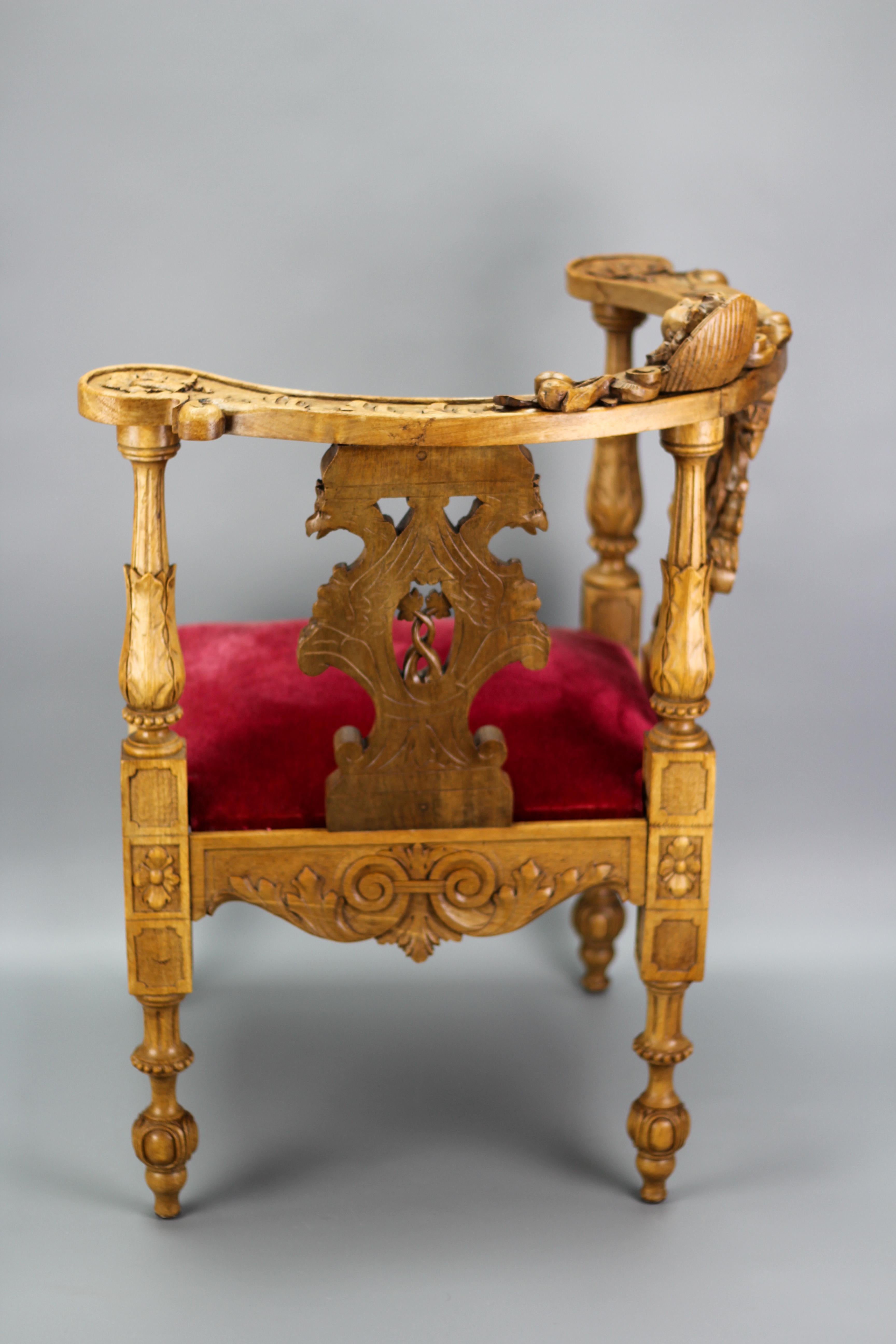 19th Century French Louis XVI Style Carved Walnut Corner Chair In Good Condition For Sale In Barntrup, DE