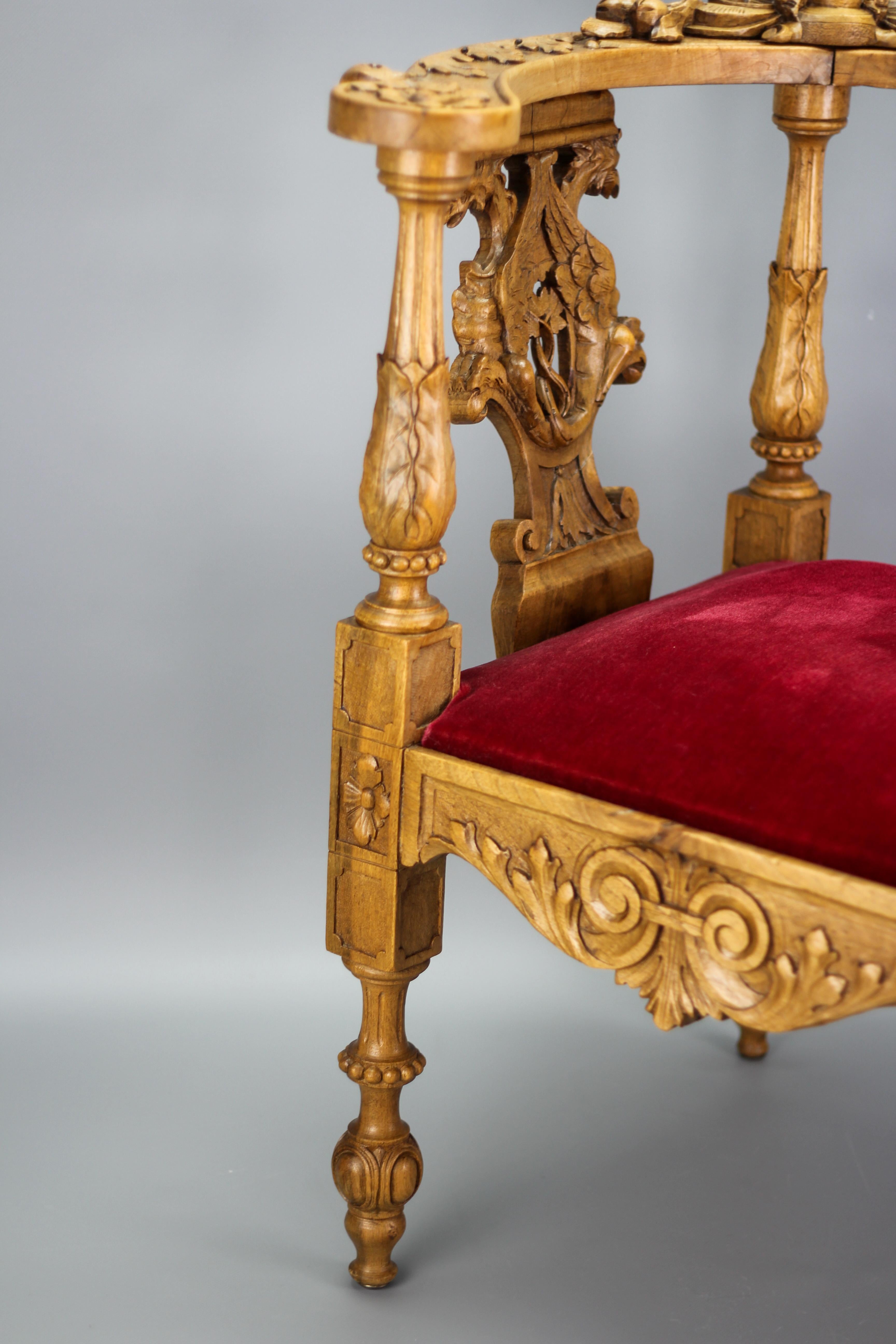 Fin du XIXe siècle Fauteuil d'angle français du 19ème siècle de style Louis XVI en noyer sculpté en vente