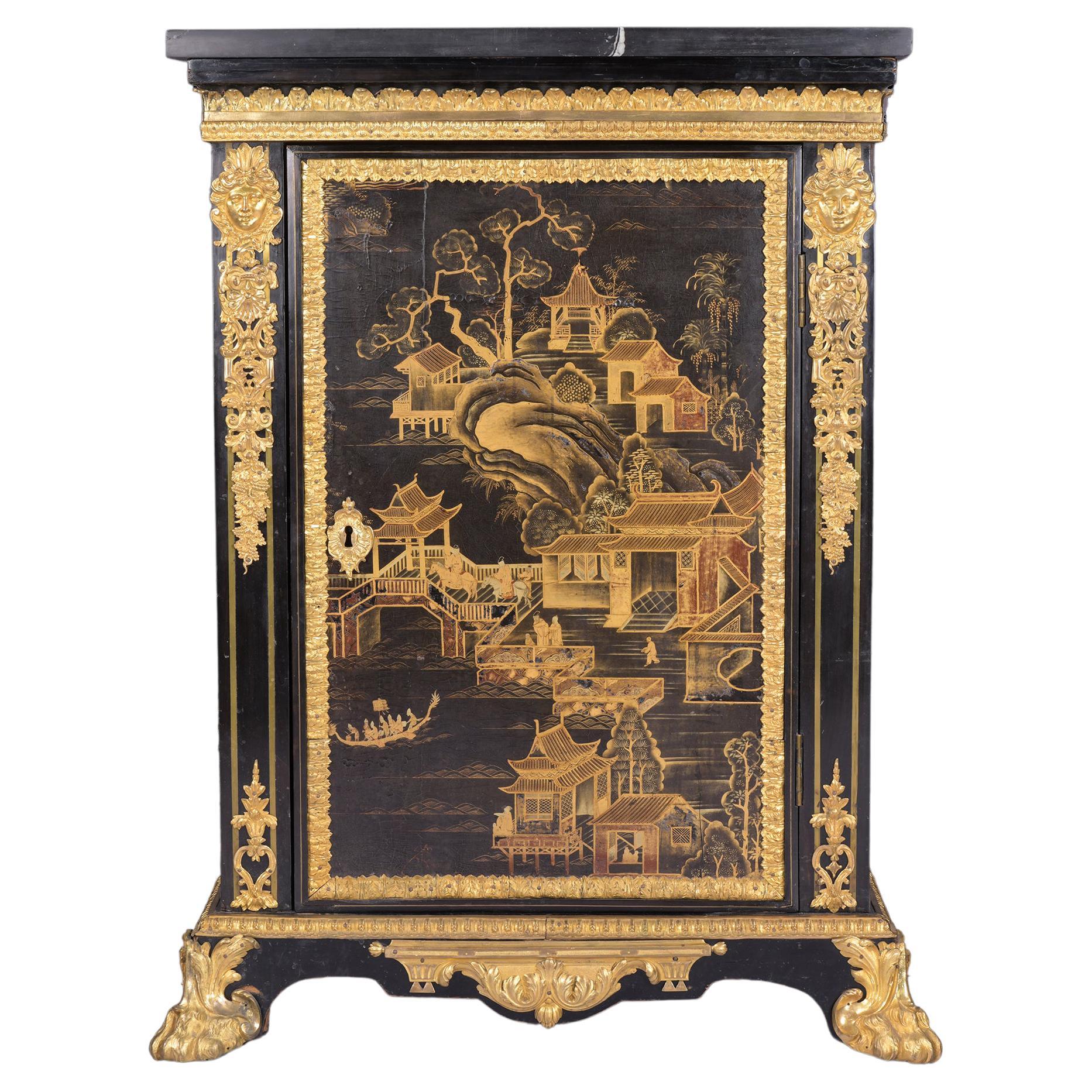 Französischer Beistellschrank im Louis-XVI-Stil des 19. Jahrhunderts, Chinoserie und Goldbronze-Montierung