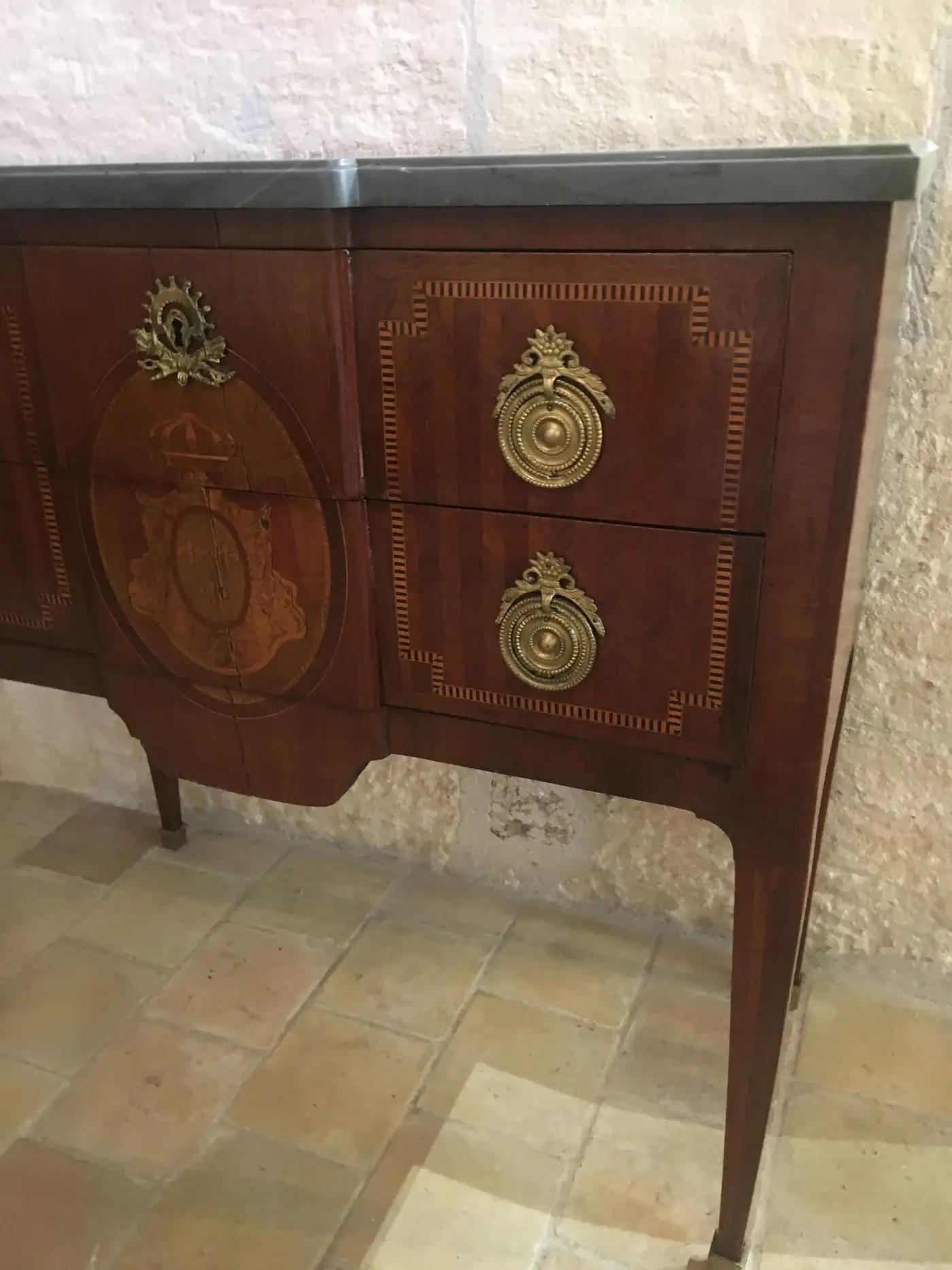 Commode, cassettiera o comò francese in stile Luigi XVI del XIX secolo, firmato in vendita 1